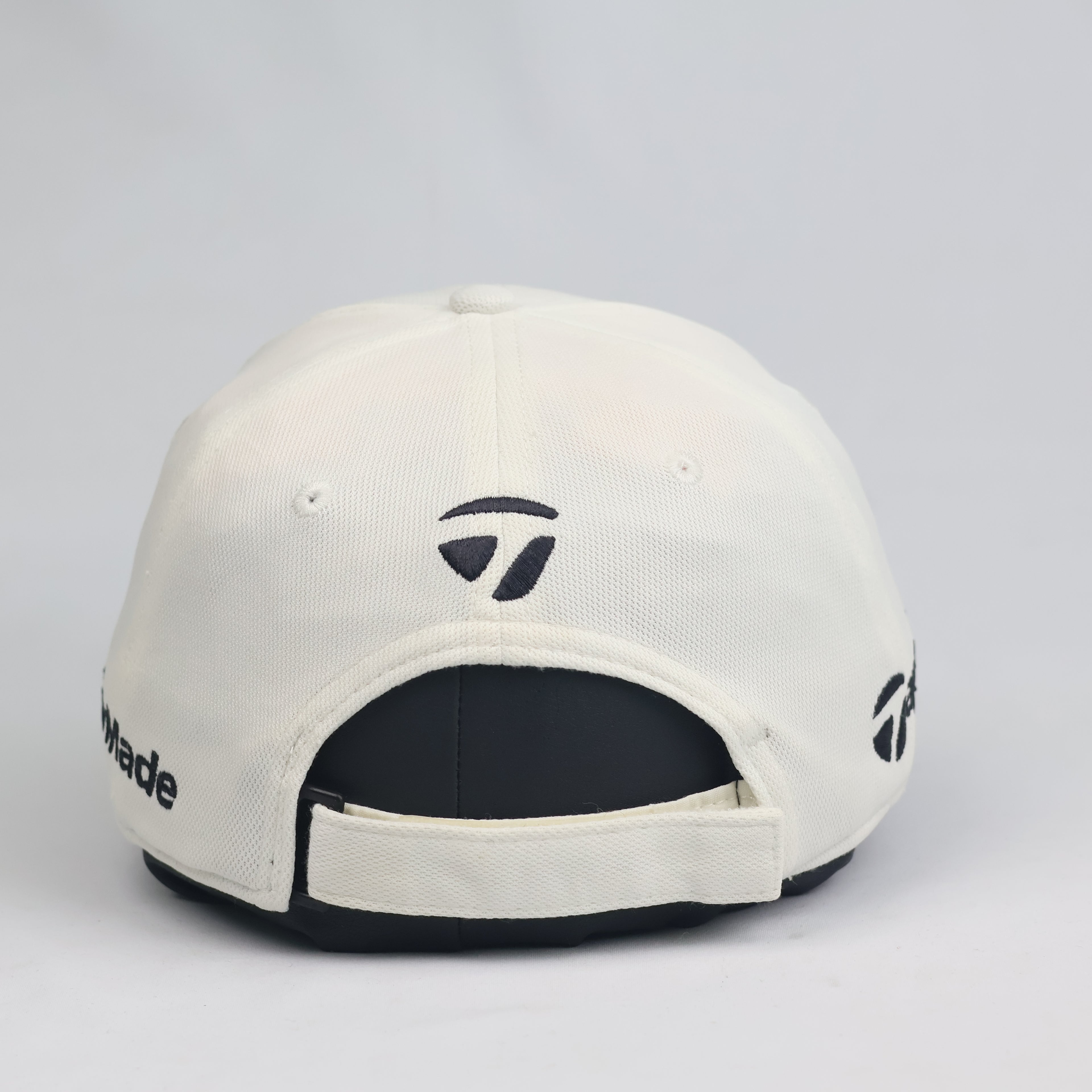 Thrifted TaylorMade Golf R15 Embroidered Off-White Tour Performance Hat - Black Underbrim