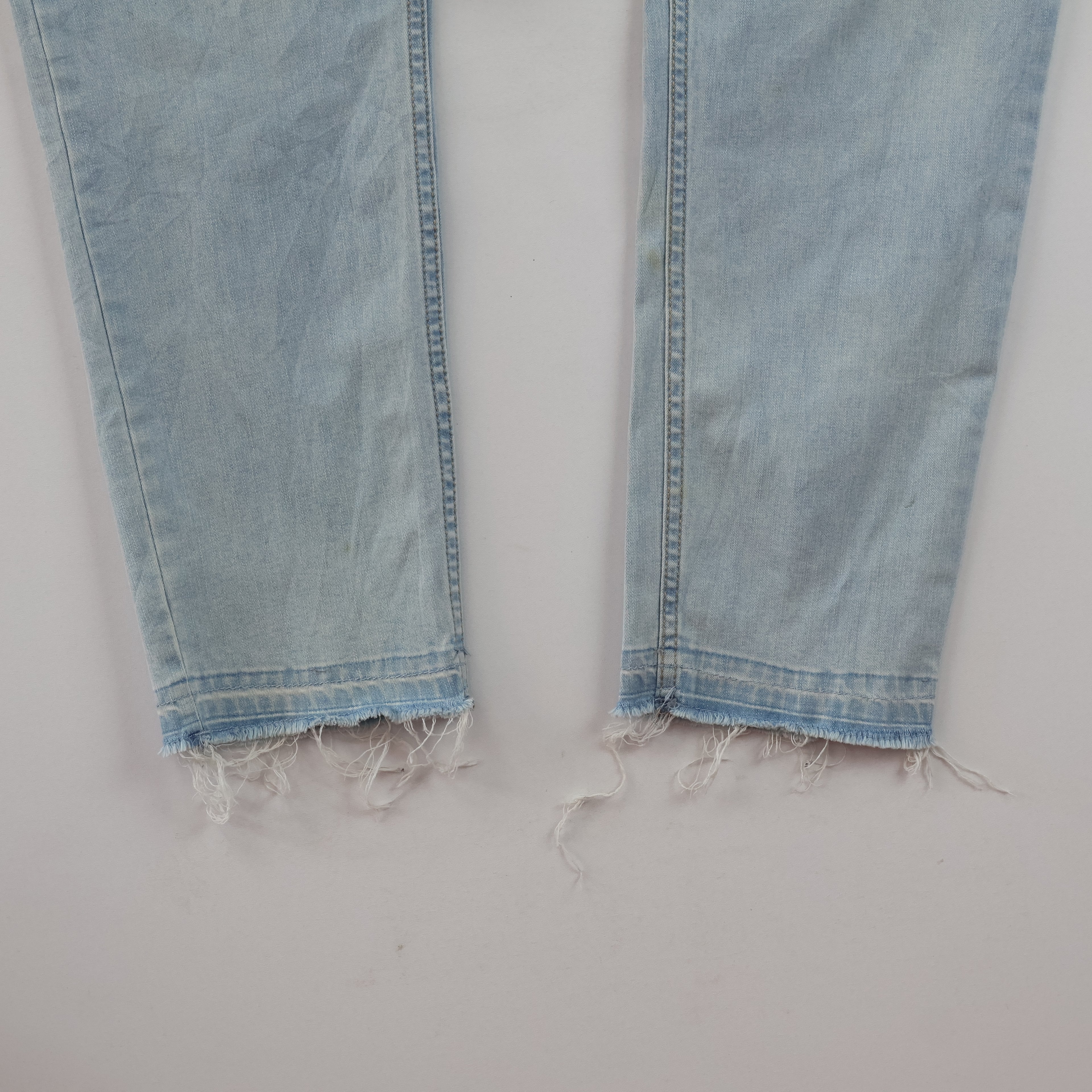 TNGT Light Wash Straight Leg Denim Pants Waist:32/ J1120