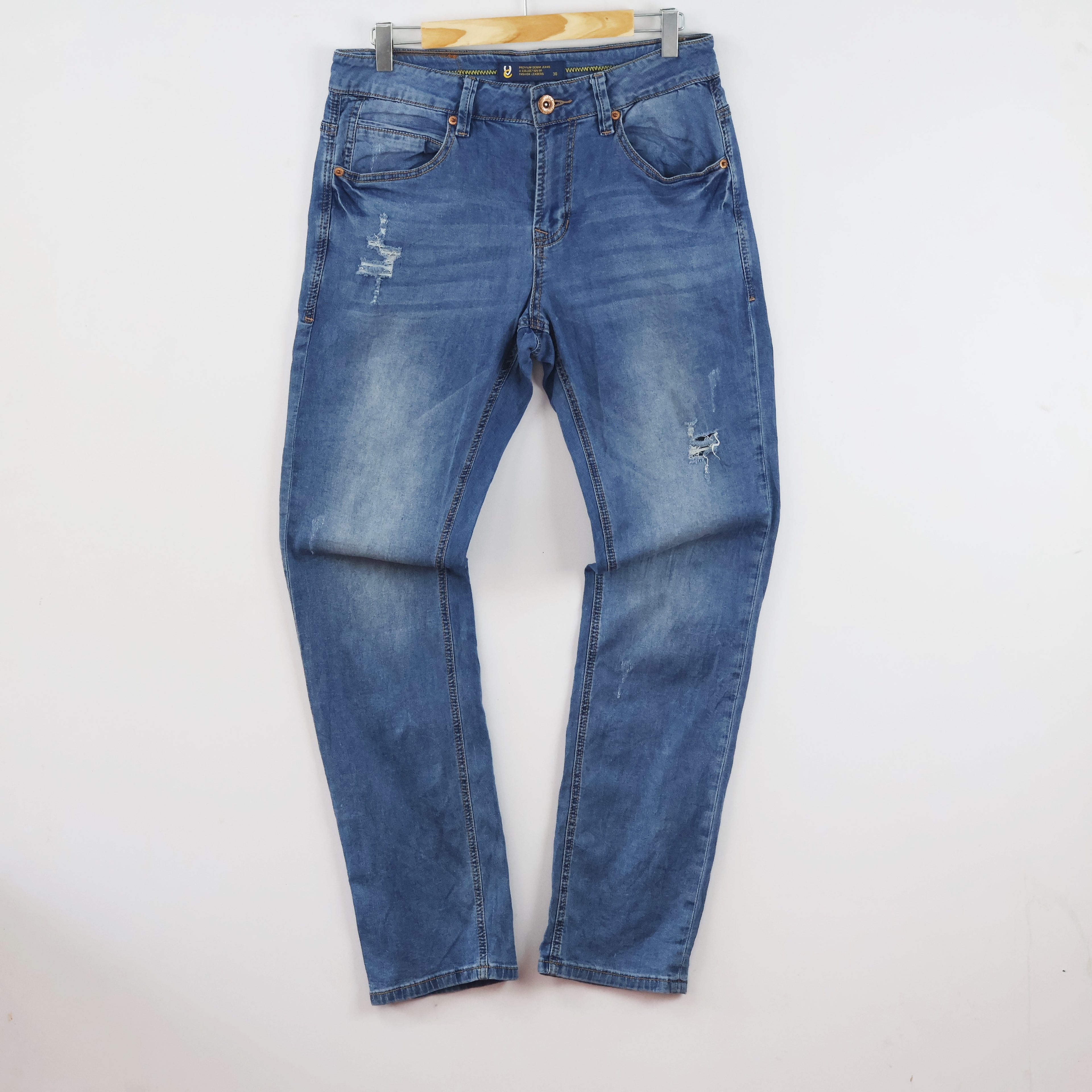 Thrifed Fashion Leaders Premium Denim Blue Distressed Jeans Waist:30/ J1118