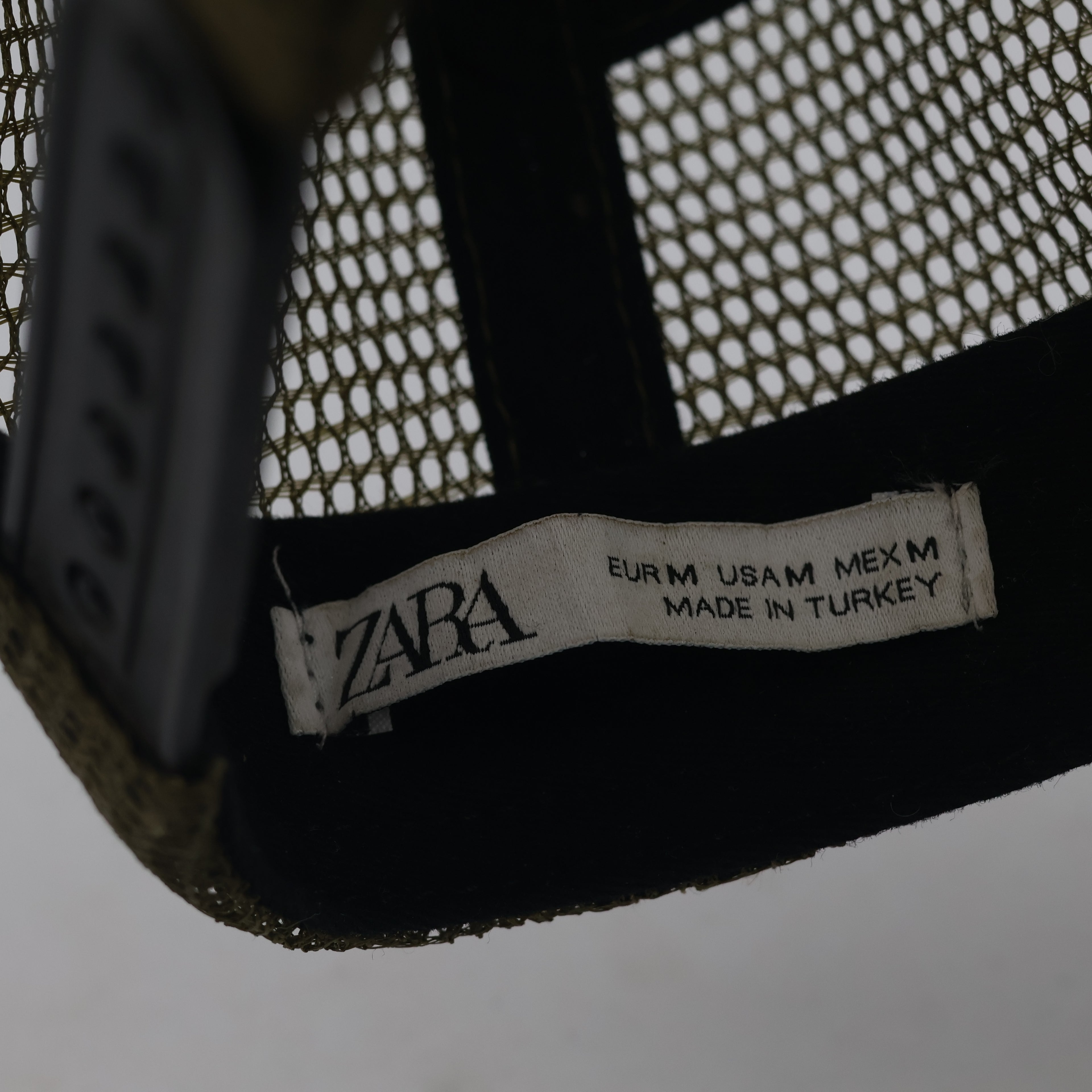 Zara Two-Tone "W" Chenille Patch Thrifted Trucker Cap (56-58 cm)