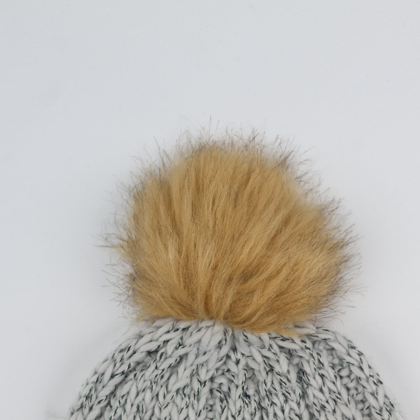 Women’s Speckled Grey Cable Knit Thrifted Beanie with Furry Pom - Excellent Pre-Loved Condition