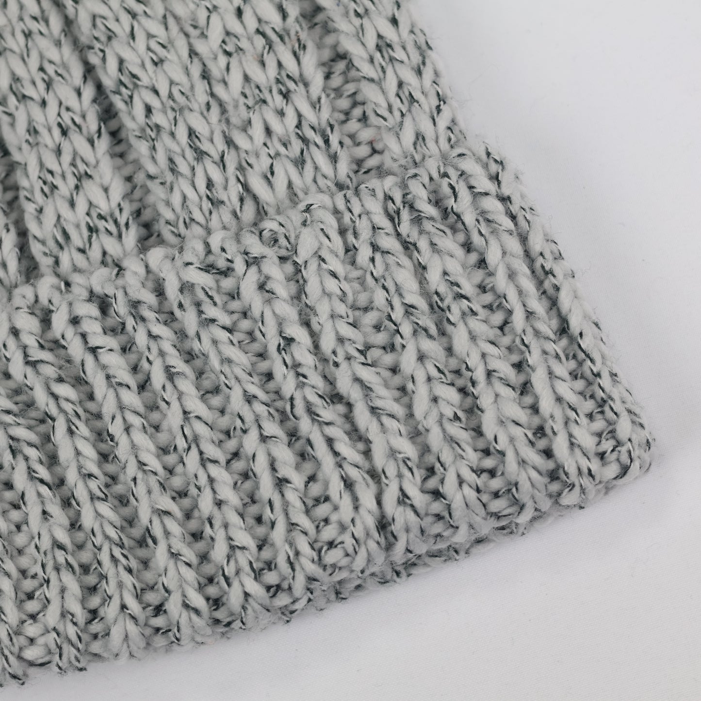 Women’s Speckled Grey Cable Knit Thrifted Beanie with Furry Pom - Excellent Pre-Loved Condition