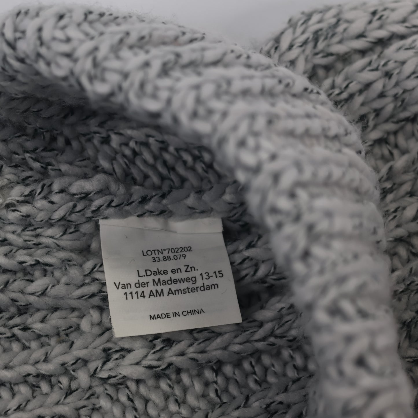 Women’s Speckled Grey Cable Knit Thrifted Beanie with Furry Pom - Excellent Pre-Loved Condition