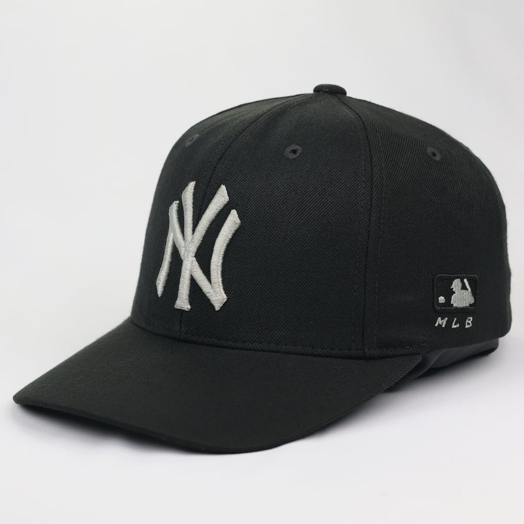 Premium Black Yankees Snapback Hat with Side Patch - Thrifted Series