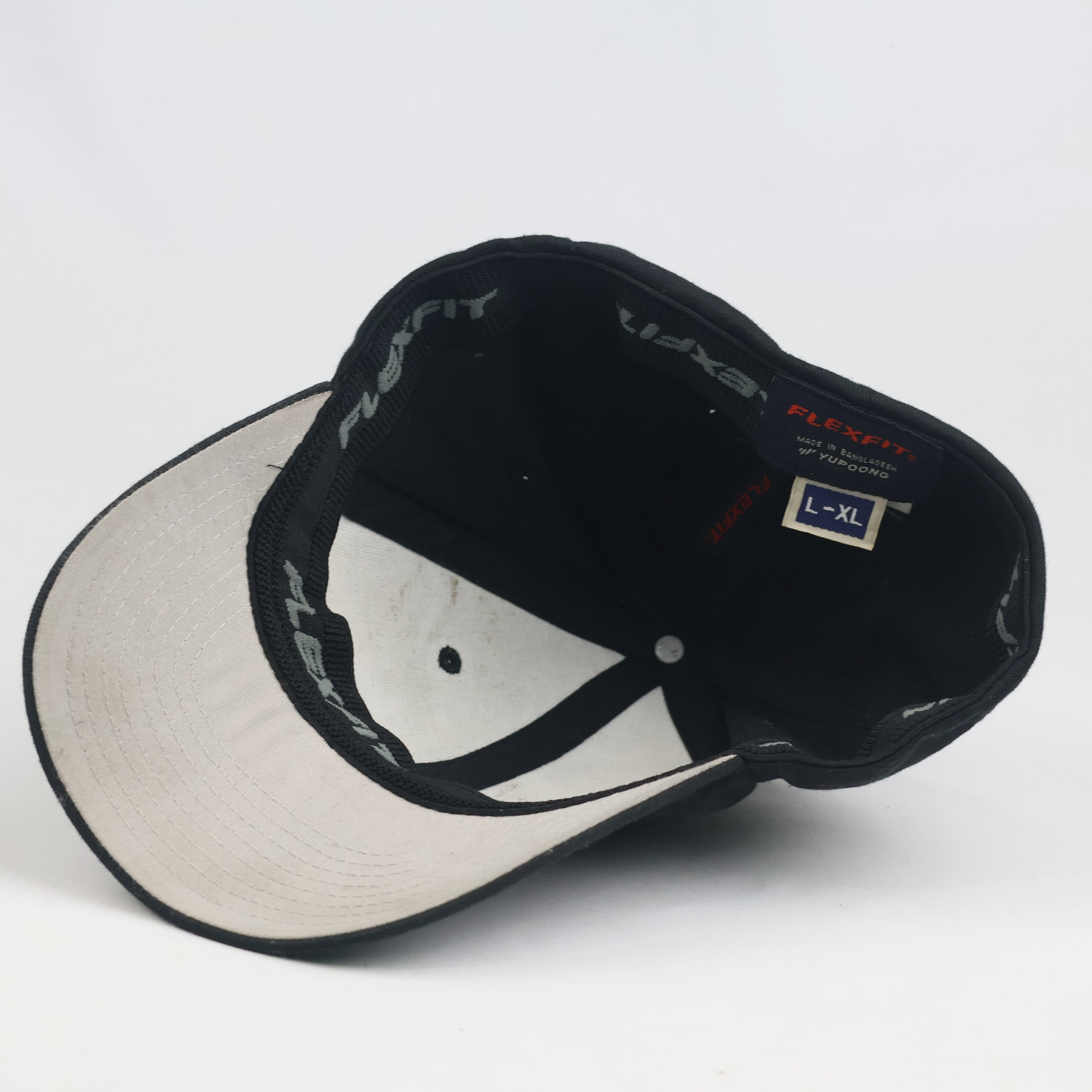 Flexfit Yupoong Plain Black Stretch Cap - Grey Underbill Fitted Hat