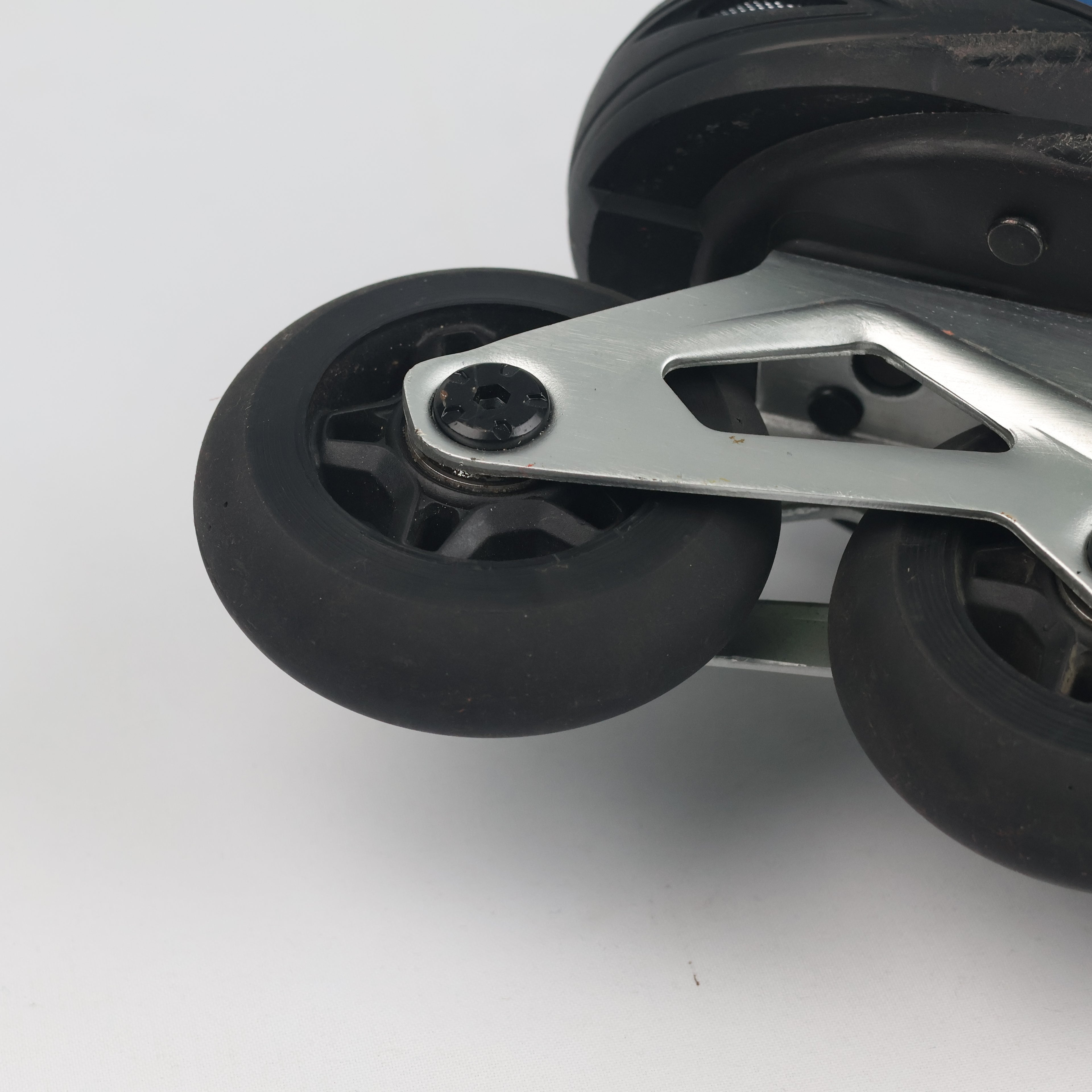 Pre-Owned Oxelo Fit5 Junior Adjustable Inline Skates with Aluminum Frame