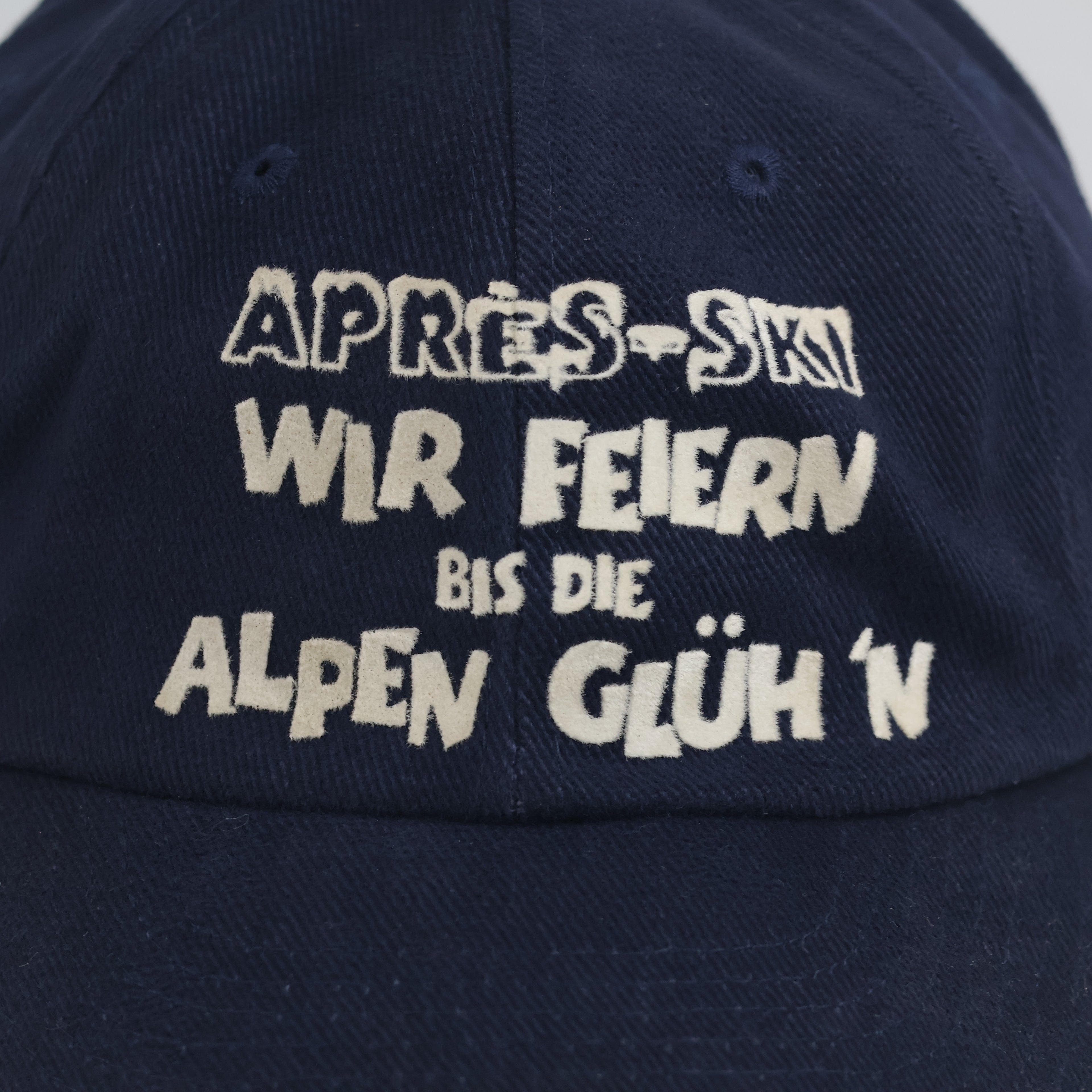 Vintage Après-Ski Wir Feiern Navy Blue Strapback Baseball Cap - Ski Culture Hat