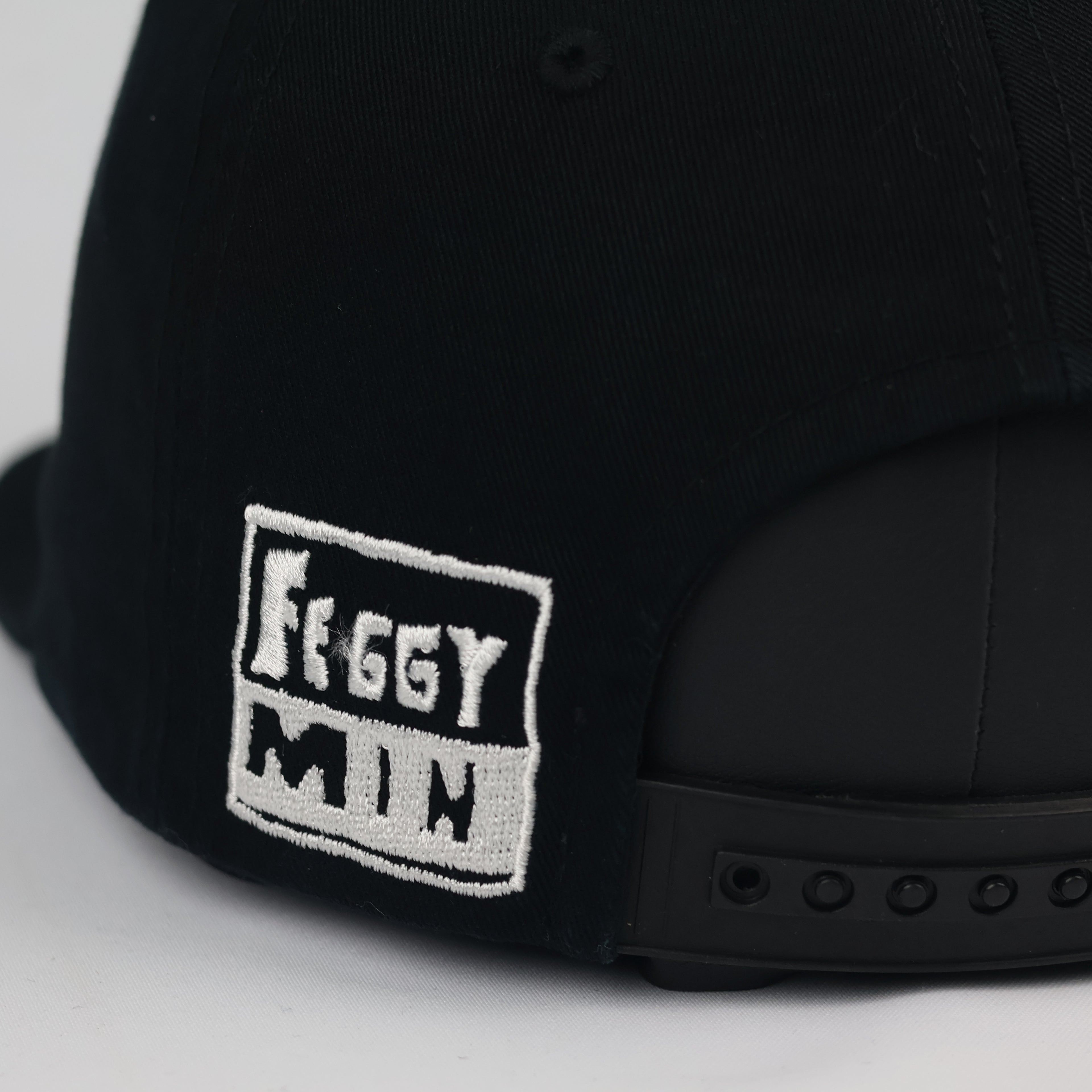 Vintage Feggy Min Black Snapback Hat
