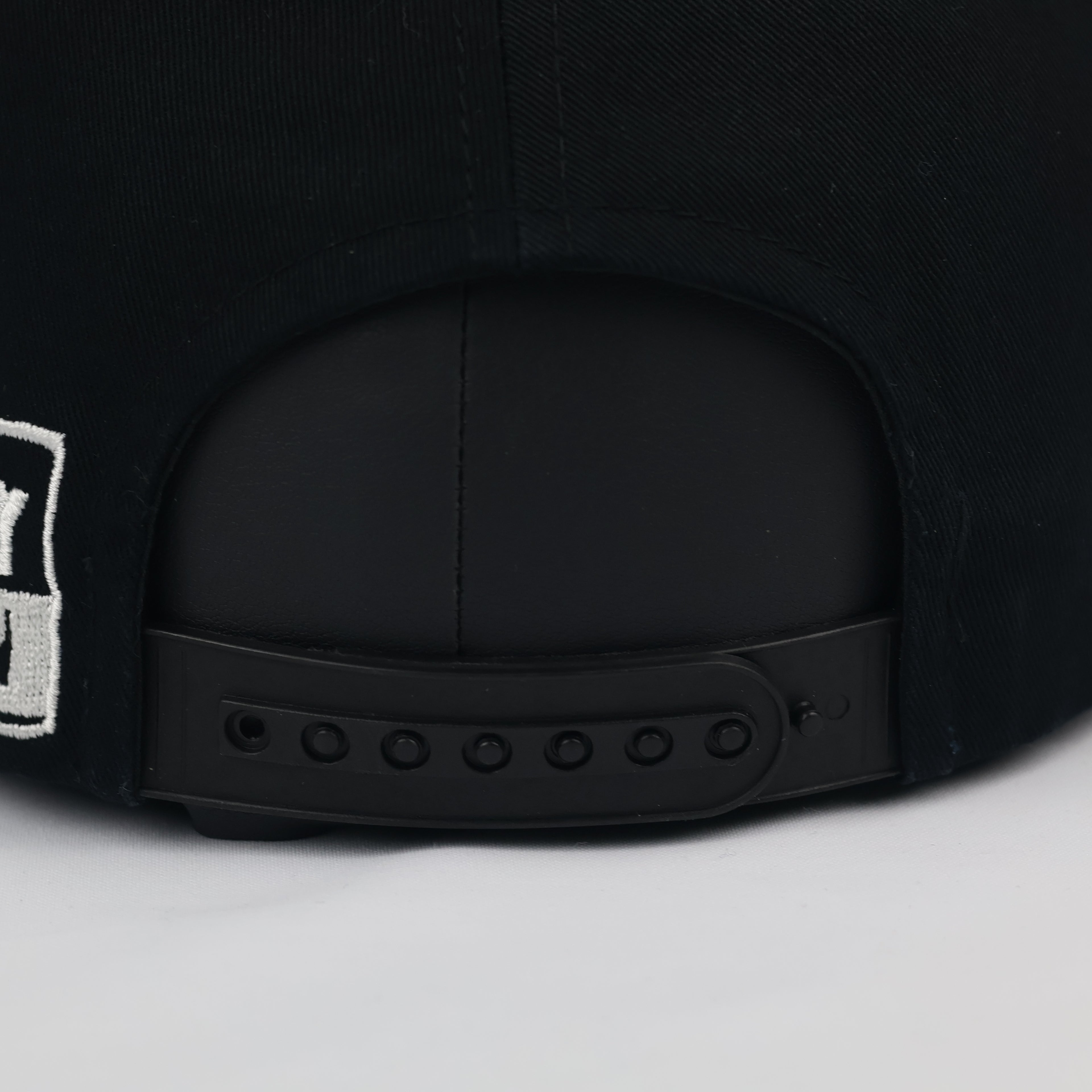 Vintage Feggy Min Black Snapback Hat
