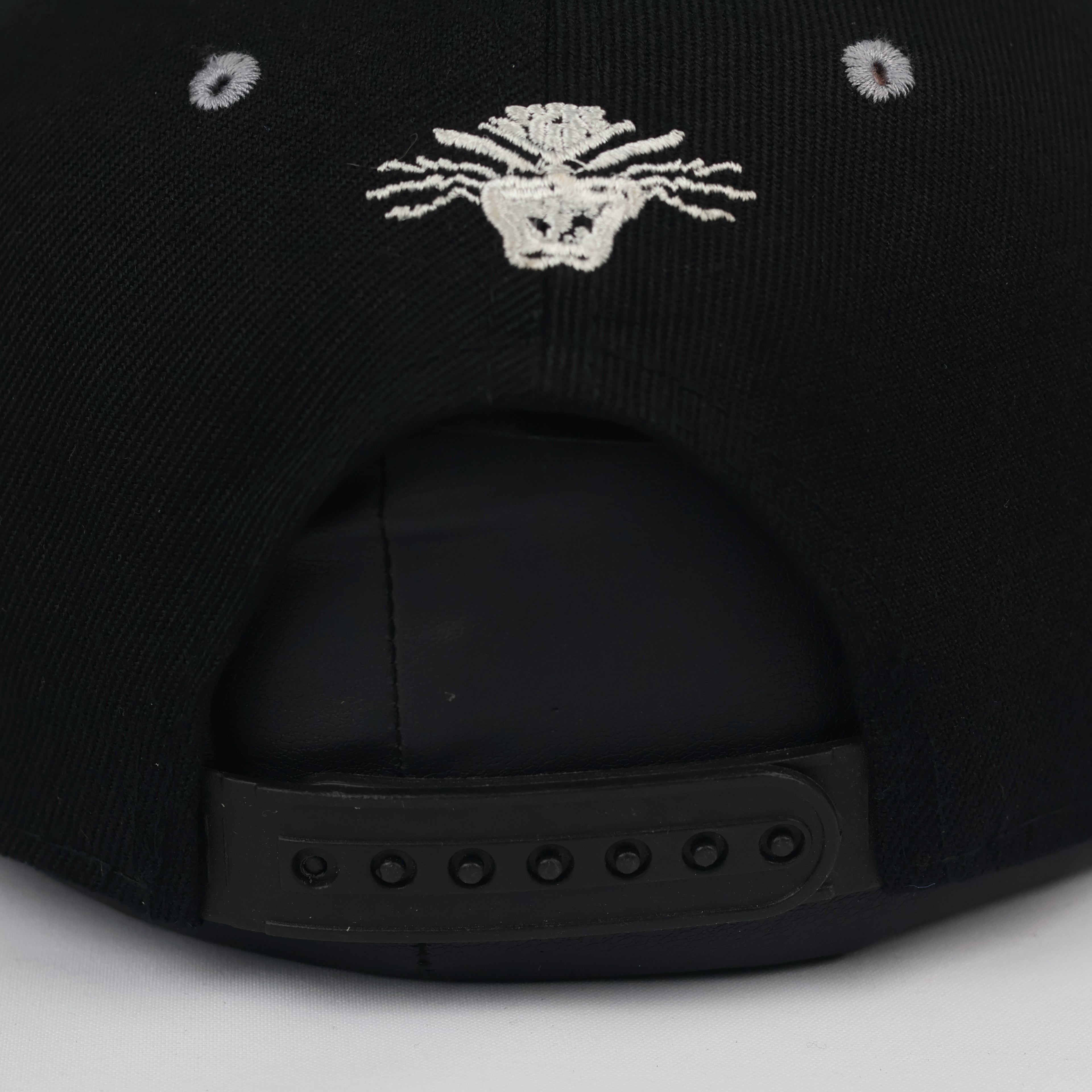 Vintage Raiders Snapback Hat | Black & Grey Two-Tone Sportswear Cap