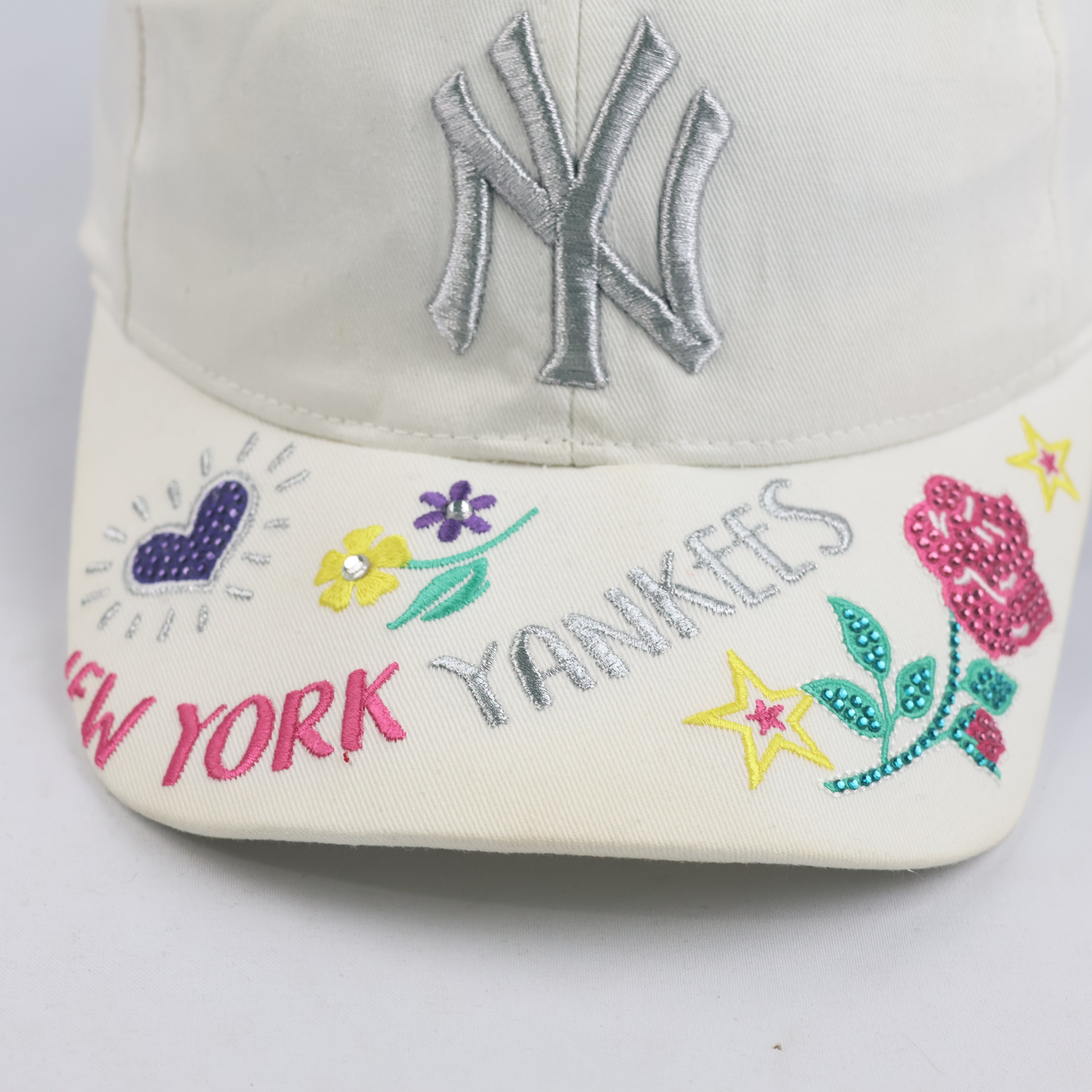 Thrifted MLB New York Yankees Off-White Floral Doodle Cap (56-58 cm)
