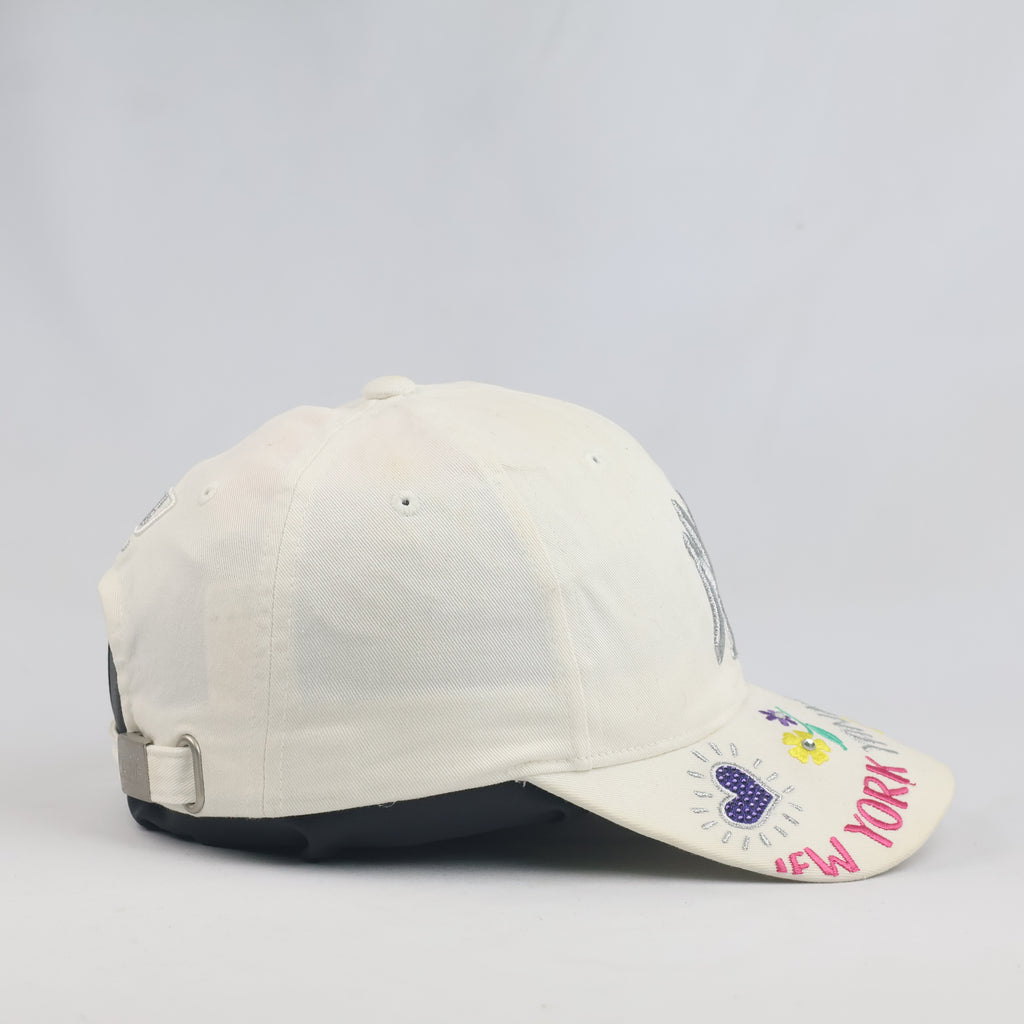 Thrifted MLB New York Yankees Off-White Floral Doodle Cap (56-58 cm)