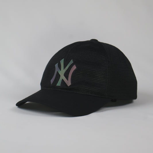 Sleek Black Yankees Sports Cap