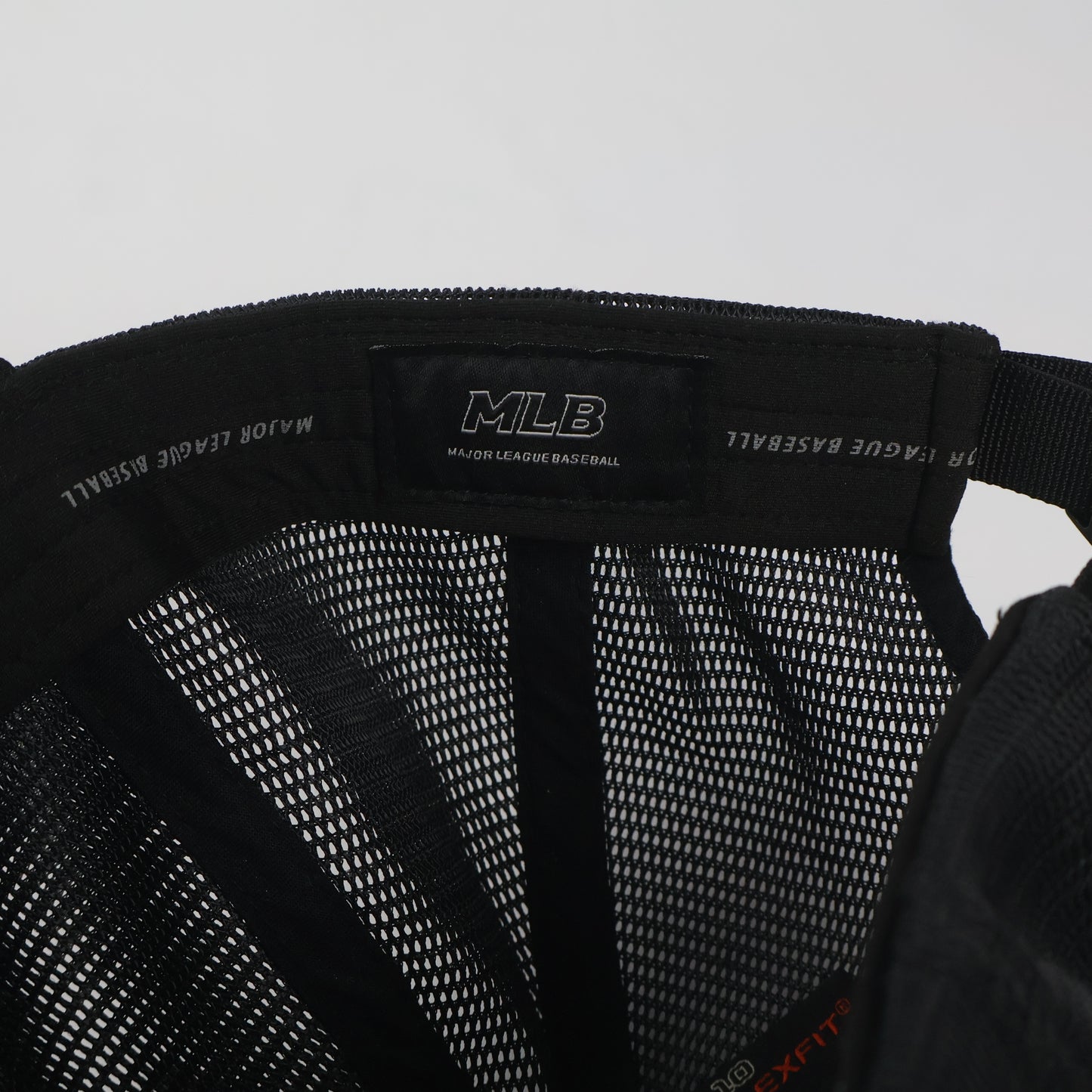 Sleek Black Yankees Sports Cap