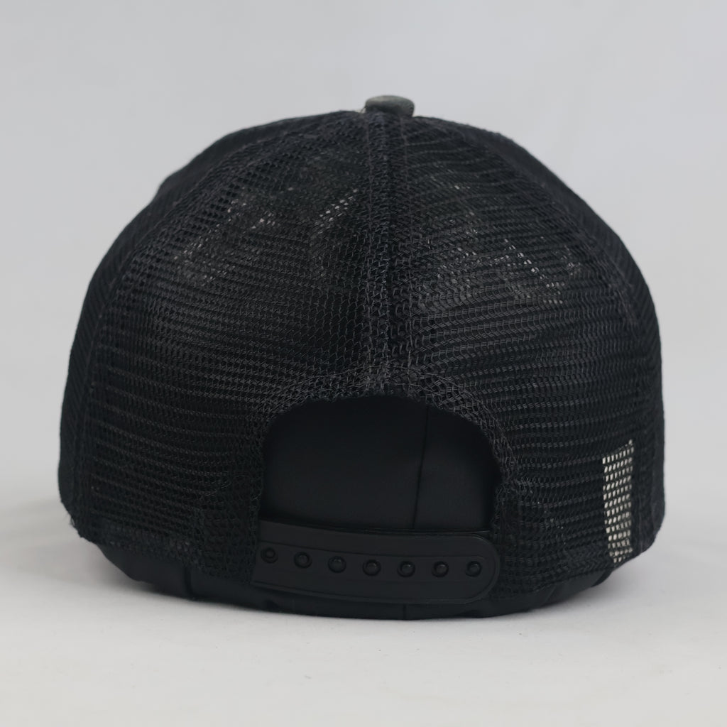 Thrifted Füchse Berlin Off-White & Black Mesh Trucker Cap (56-58 cm)