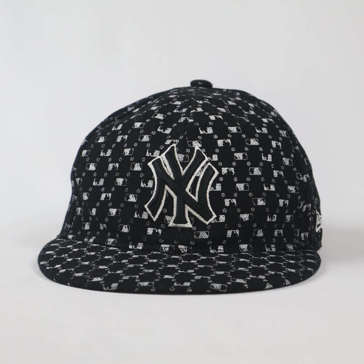 New York Yankees All-Over Print Fitted Cap | 100% Wool