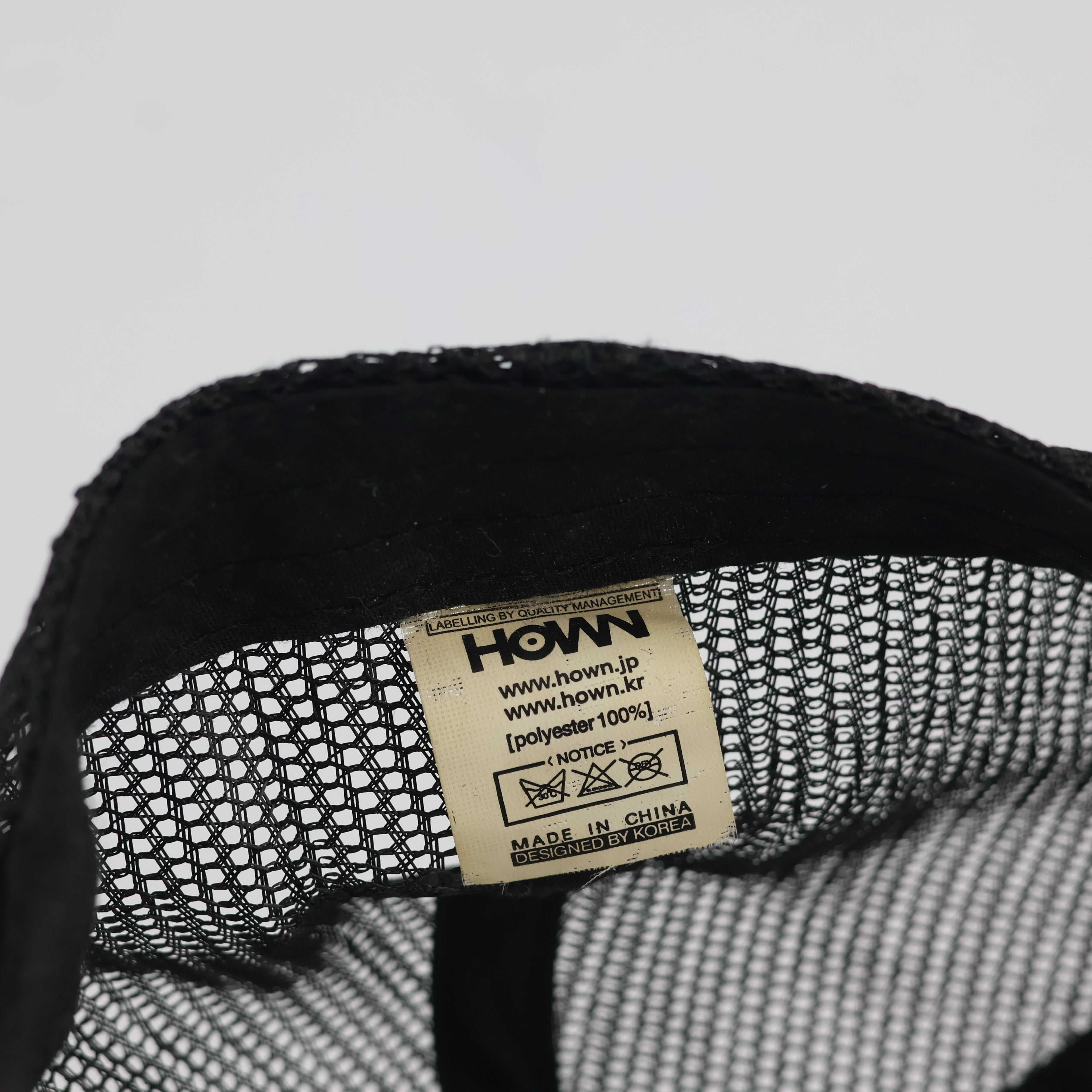 HOWN Minimalist Plain Black Trucker Hat - Korean Designed Snapback