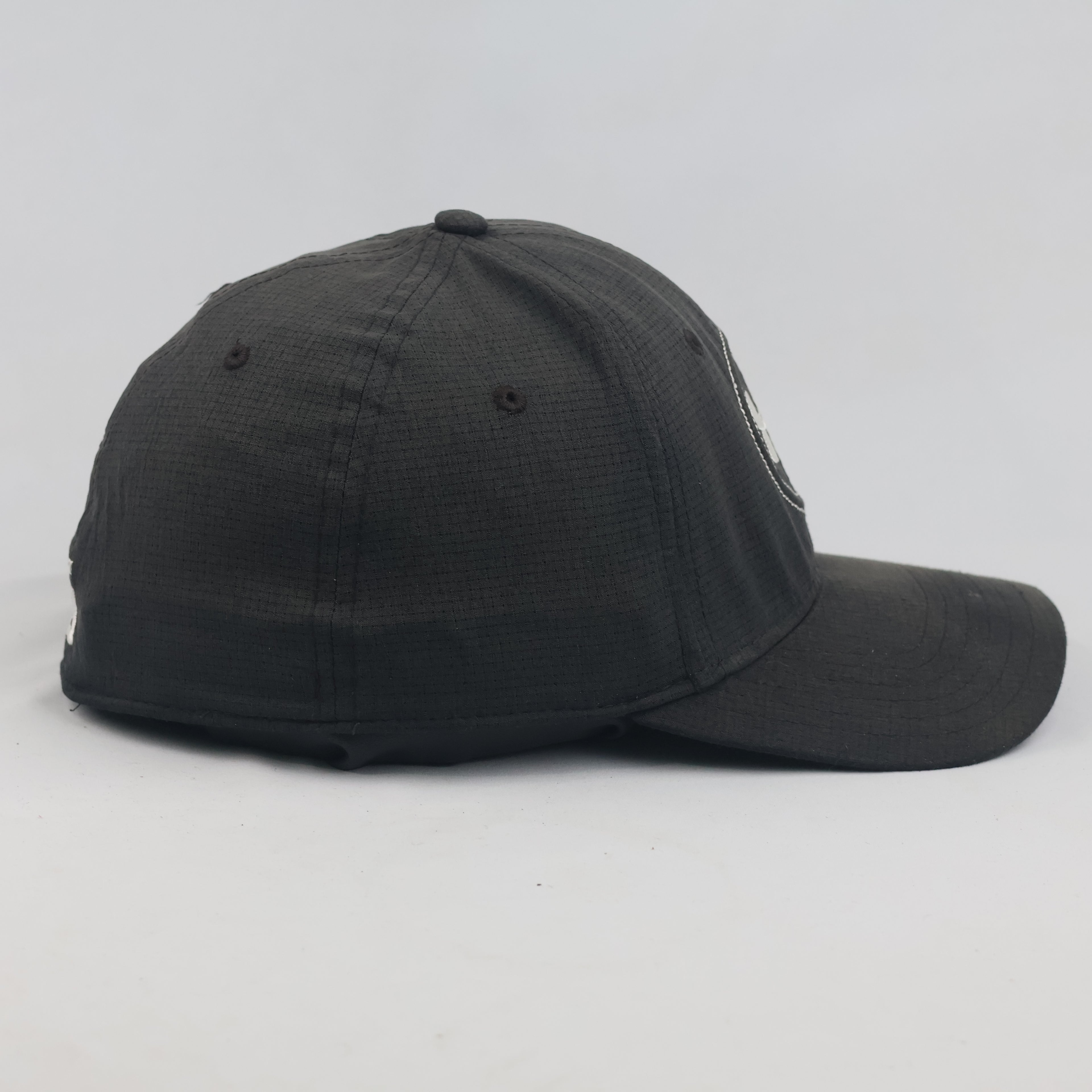 Thrifted Under Armour Black Circular Logo Golf Fitted Cap (58-59 cm)
