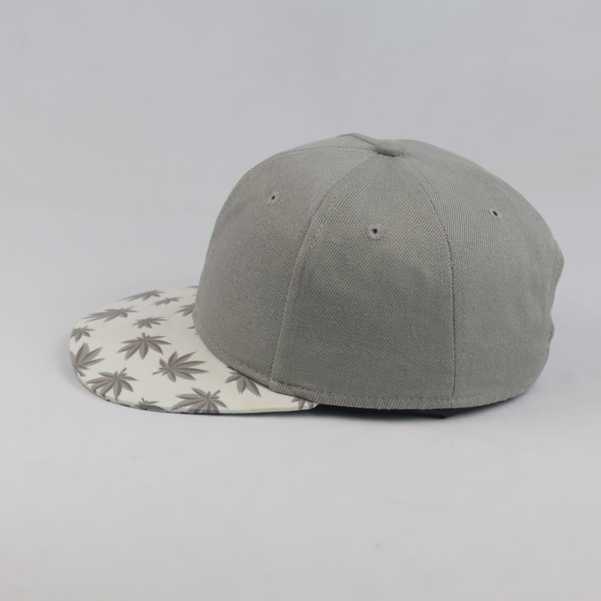 Thrifted Atlantis Grey & White Botanical Floral Flat Brim Hat | 10016