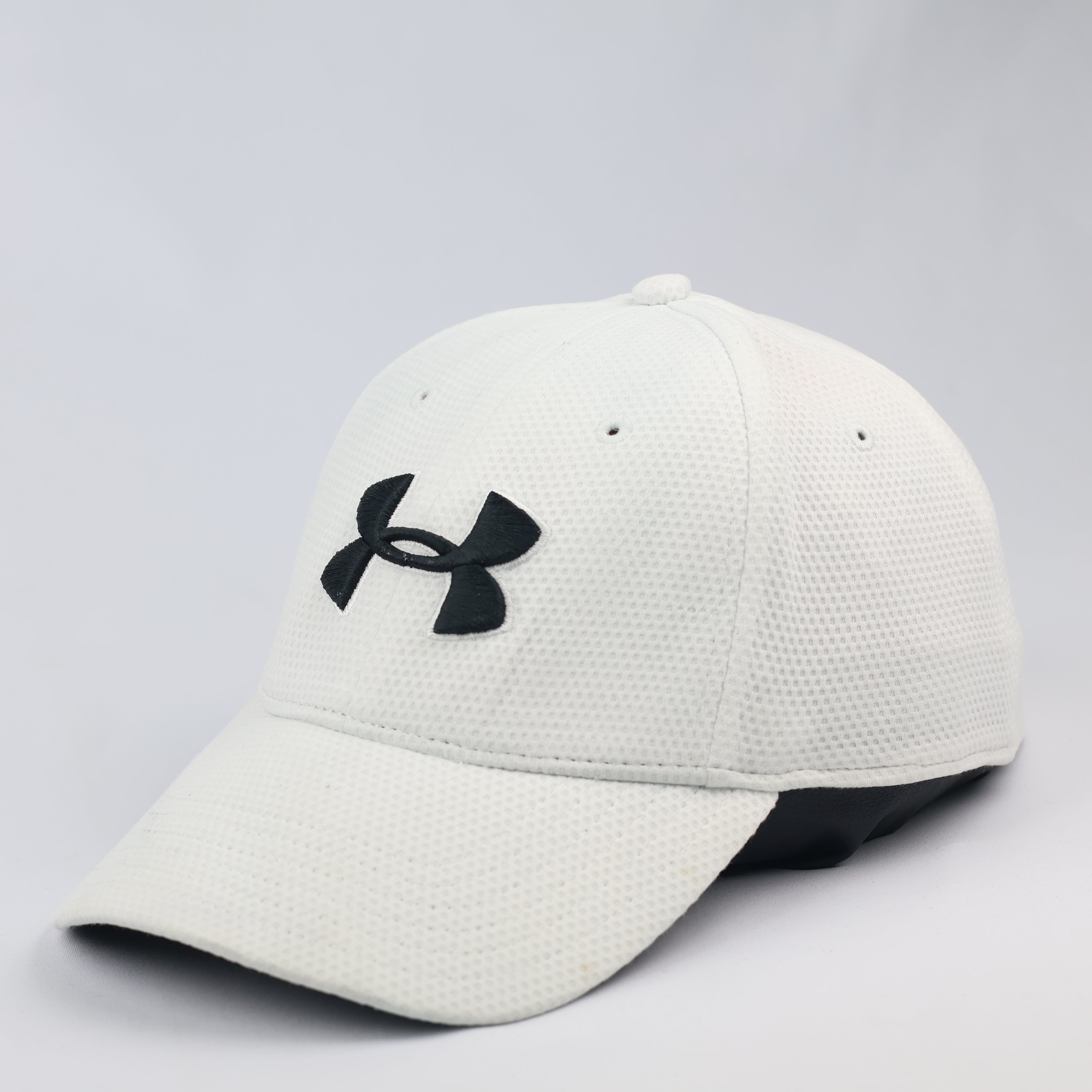 Under Armour Blitzing Men's Hat - White Textured Performance Thrifted Cap - Size LG/XL