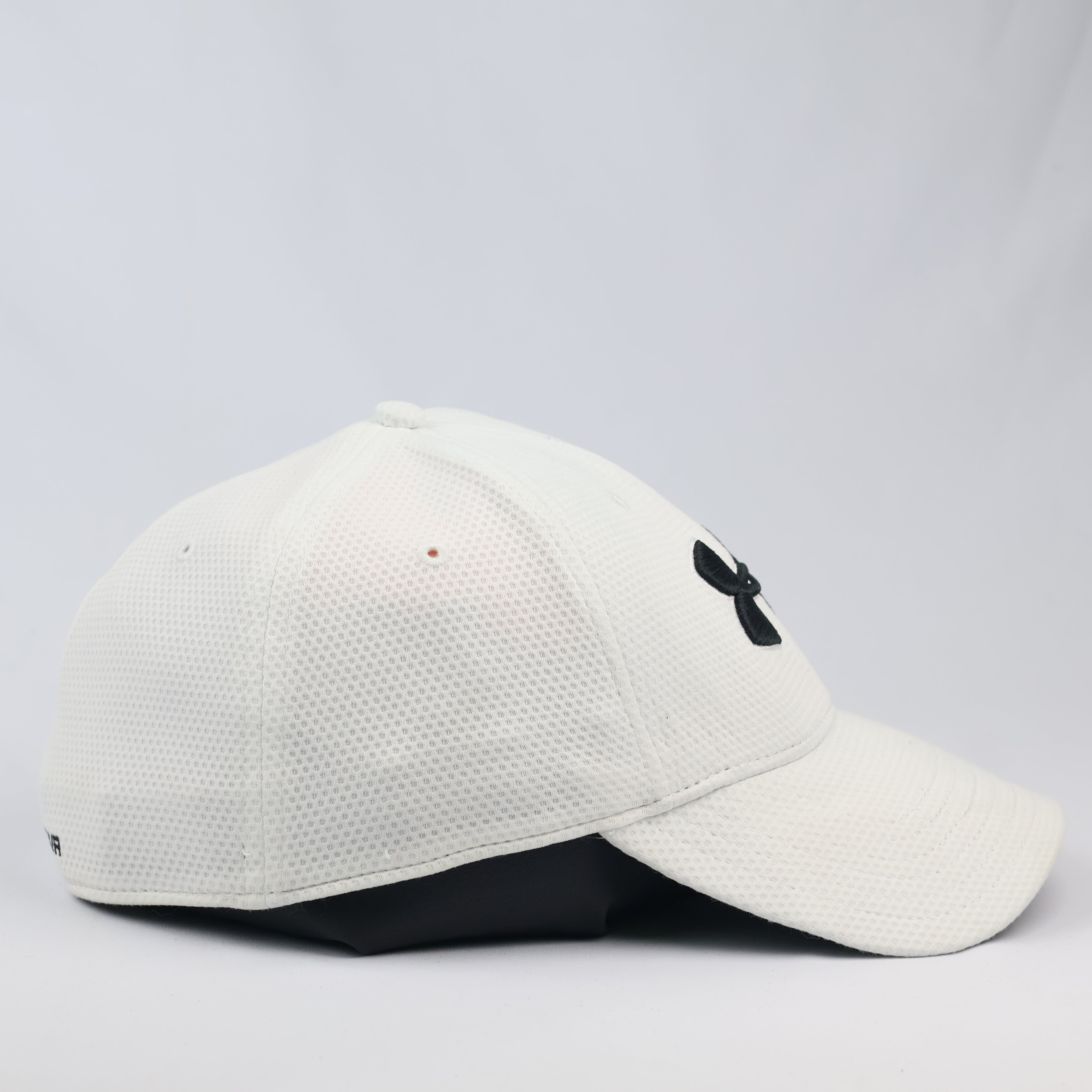 Under Armour Blitzing Men's Hat - White Textured Performance Thrifted Cap - Size LG/XL