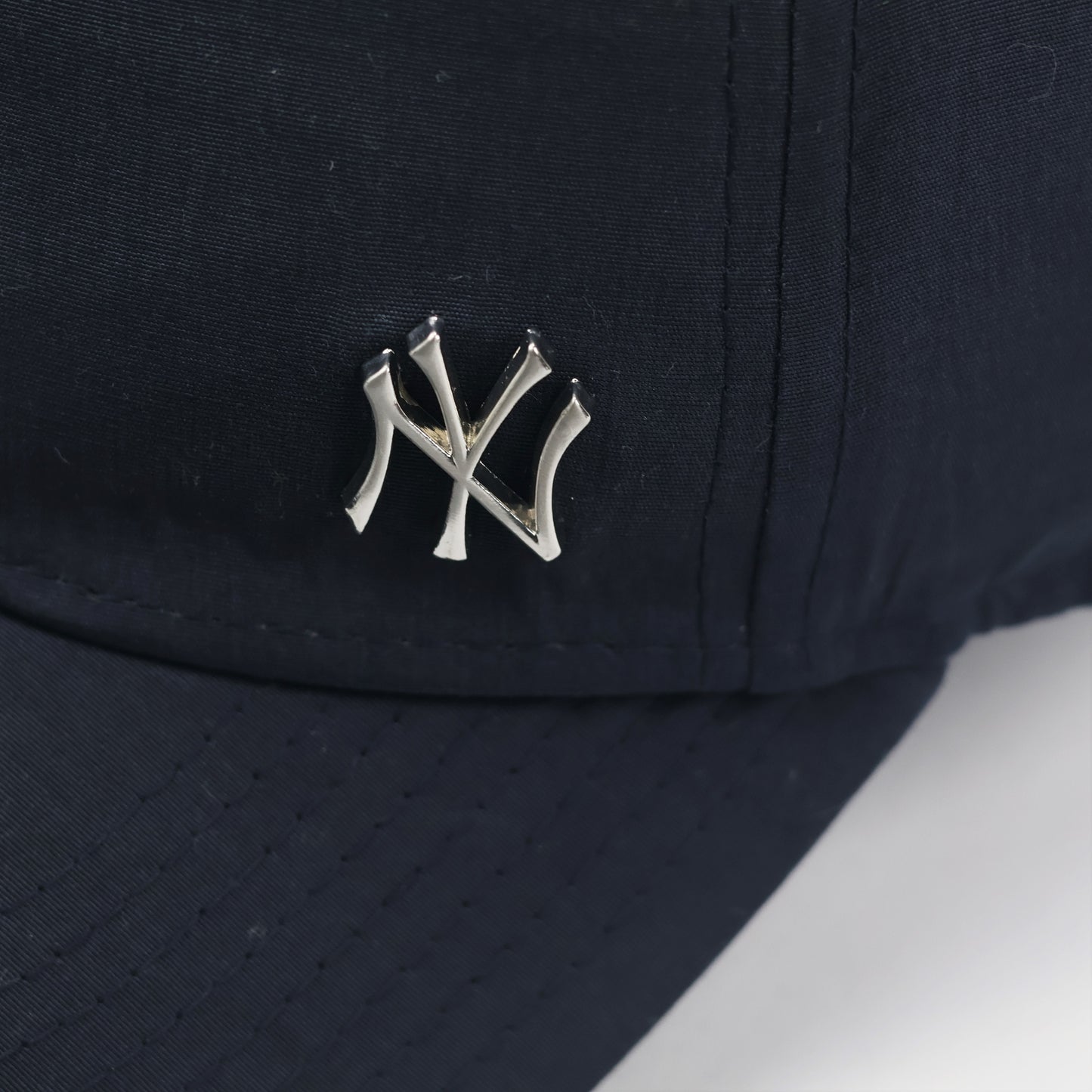 Vintage New Era 9FIFTY Snapback Thrifted Cap - Classic Black & White