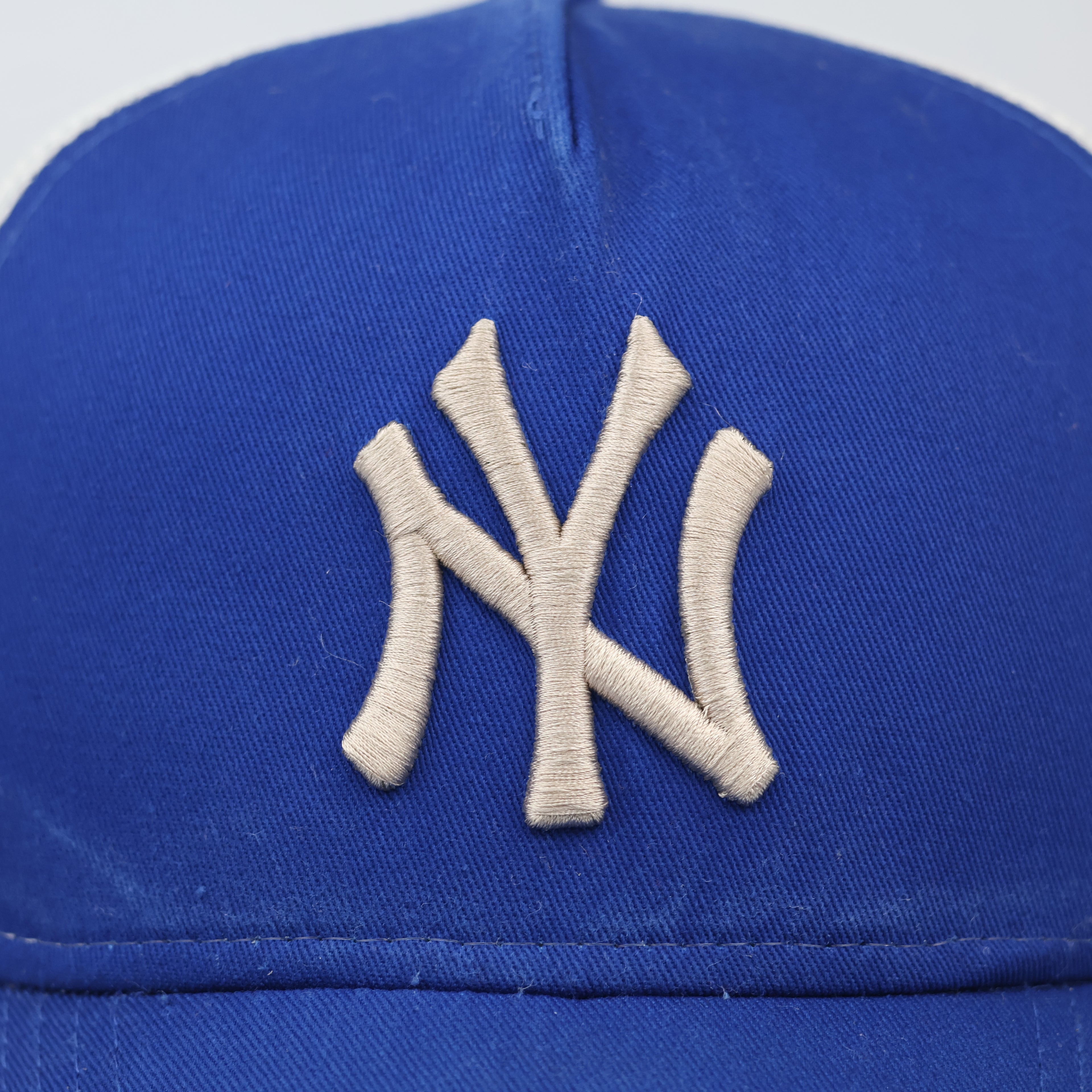 New Era New York Yankees MLB Trucker Thrifted Hat - Royal Blue & White