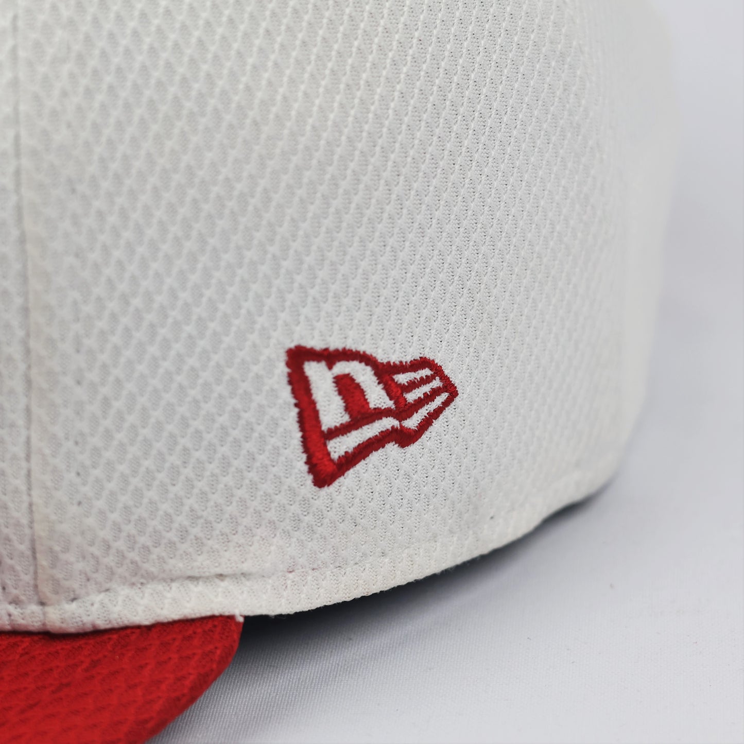 Vintage New Era 9FIFTY Snapback Thrifted Cap - Classic Black & White