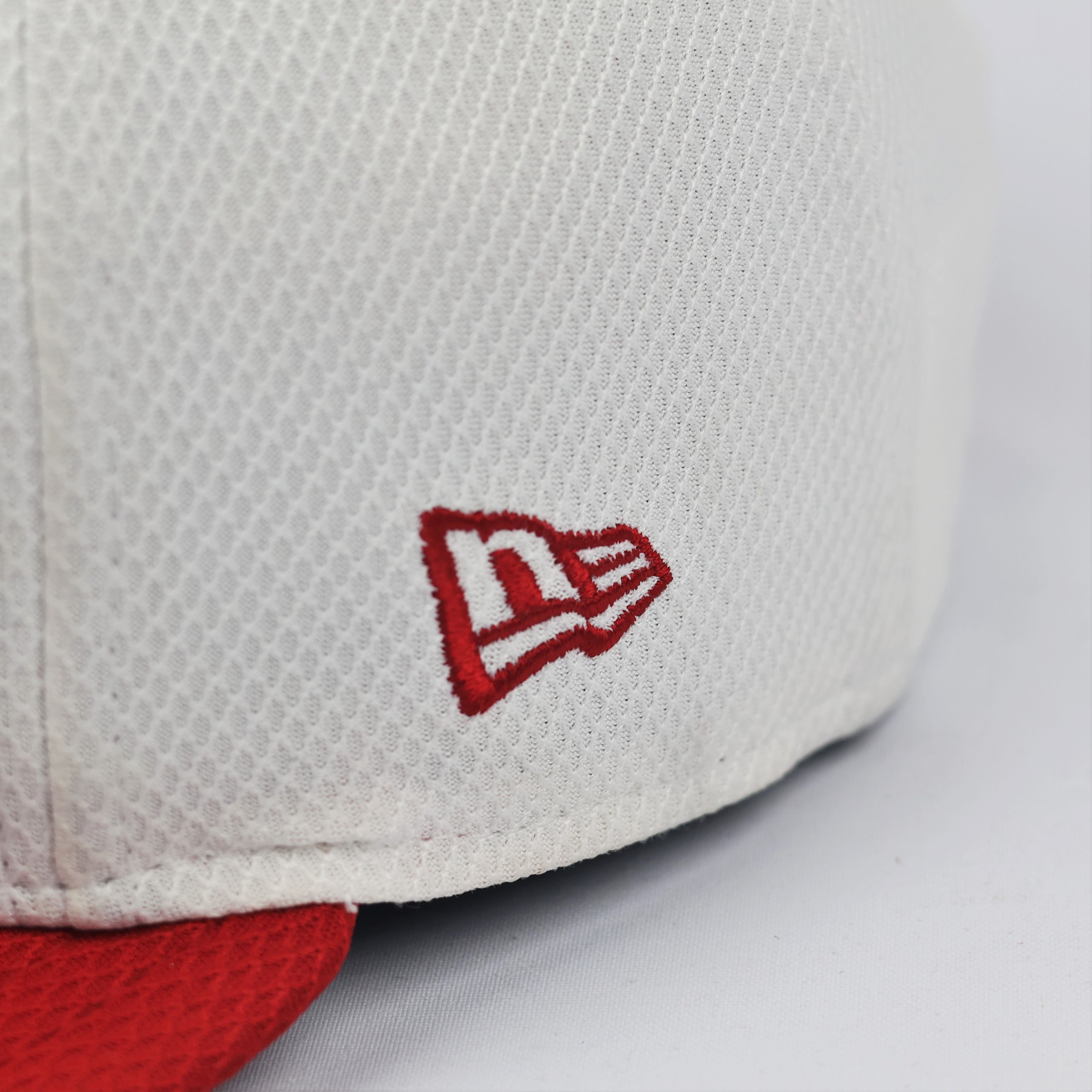 Vintage New Era 9FIFTY Snapback Thrifted Cap - Classic Black & White