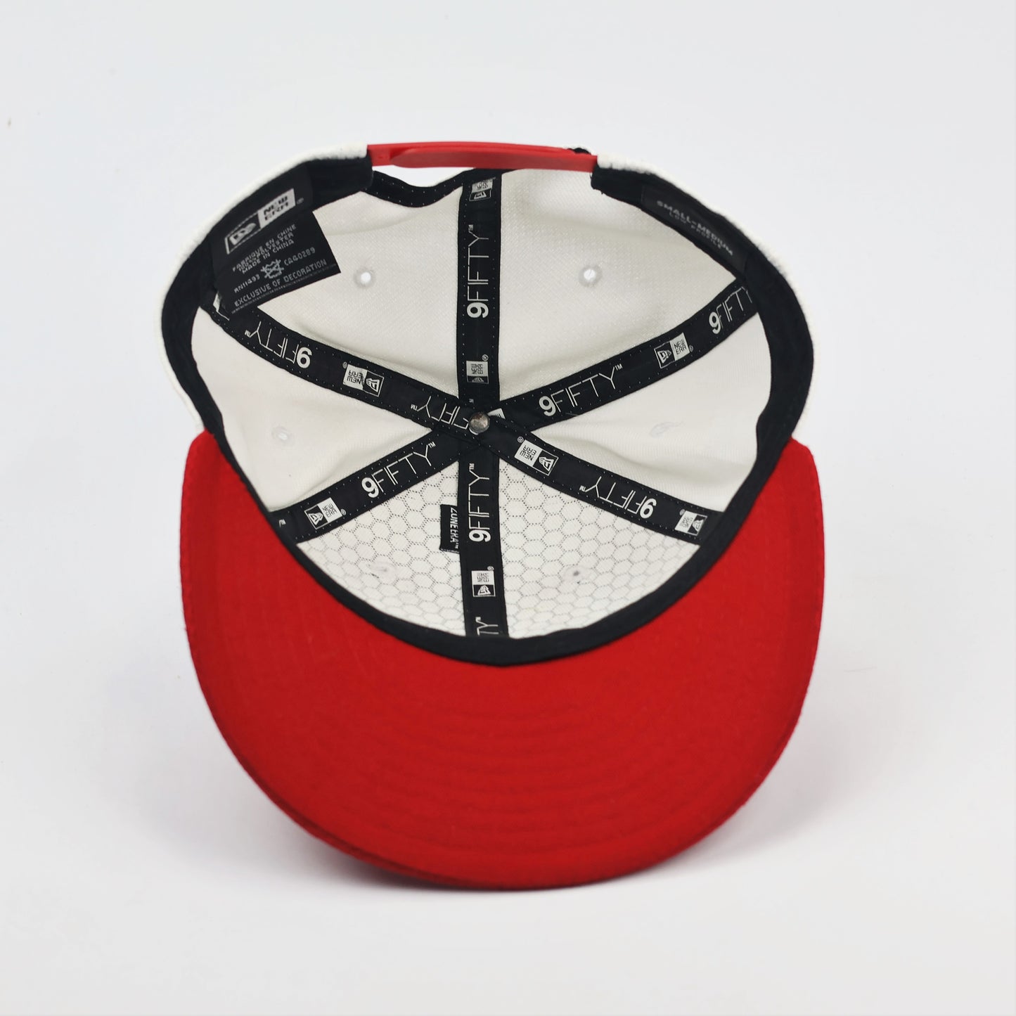 Vintage New Era 9FIFTY Snapback Thrifted Cap - Classic Black & White