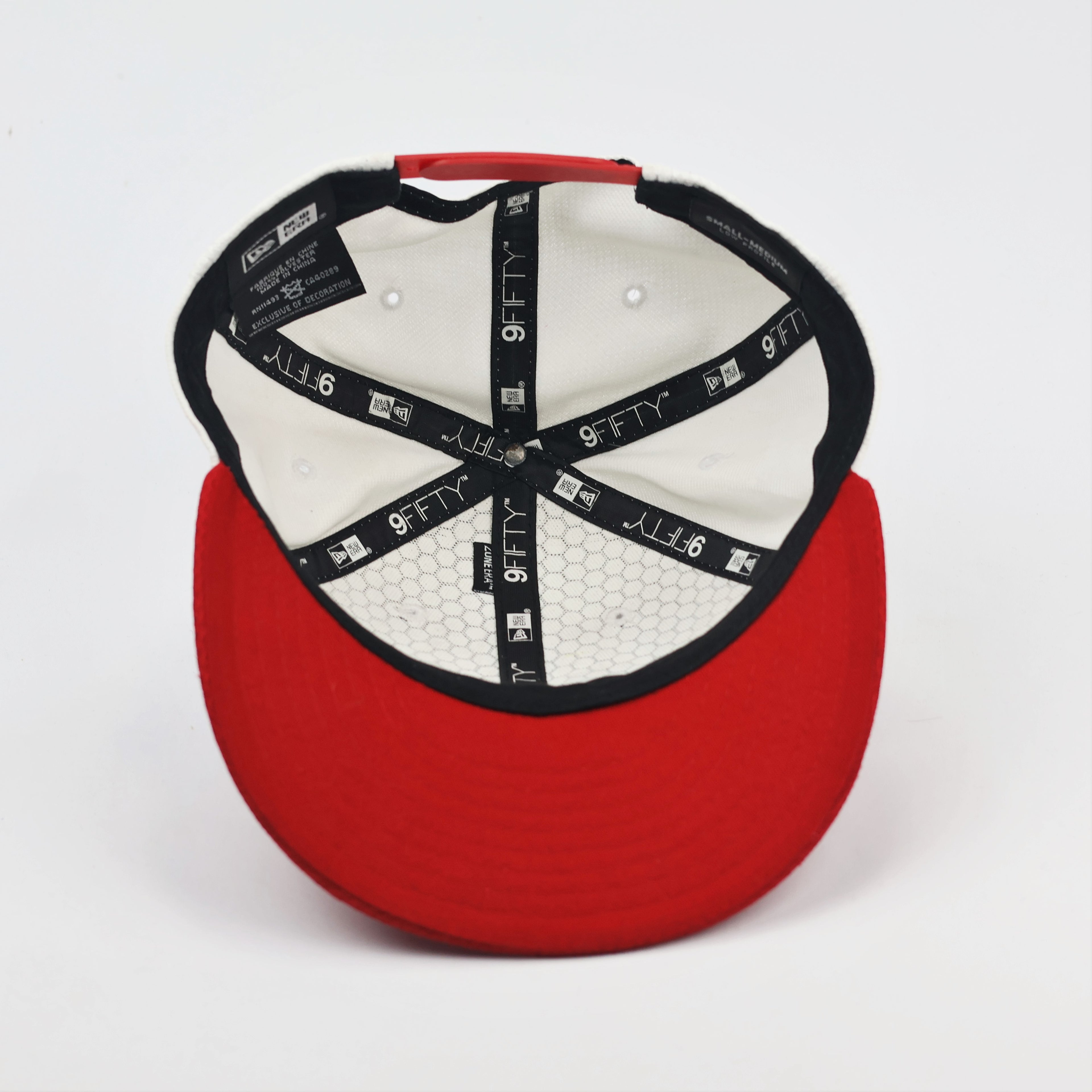 Vintage New Era 9FIFTY Snapback Thrifted Cap - Classic Black & White