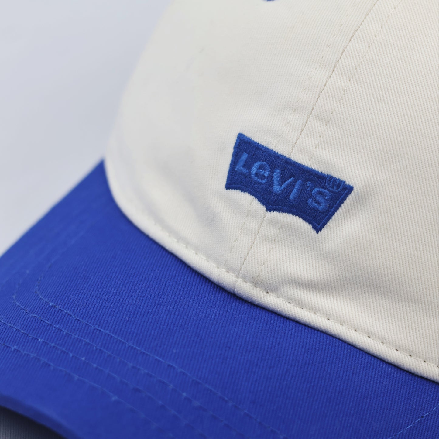 Levi's Two-Tone Baseball Thrifted Cap – Off-White & Royal Blue