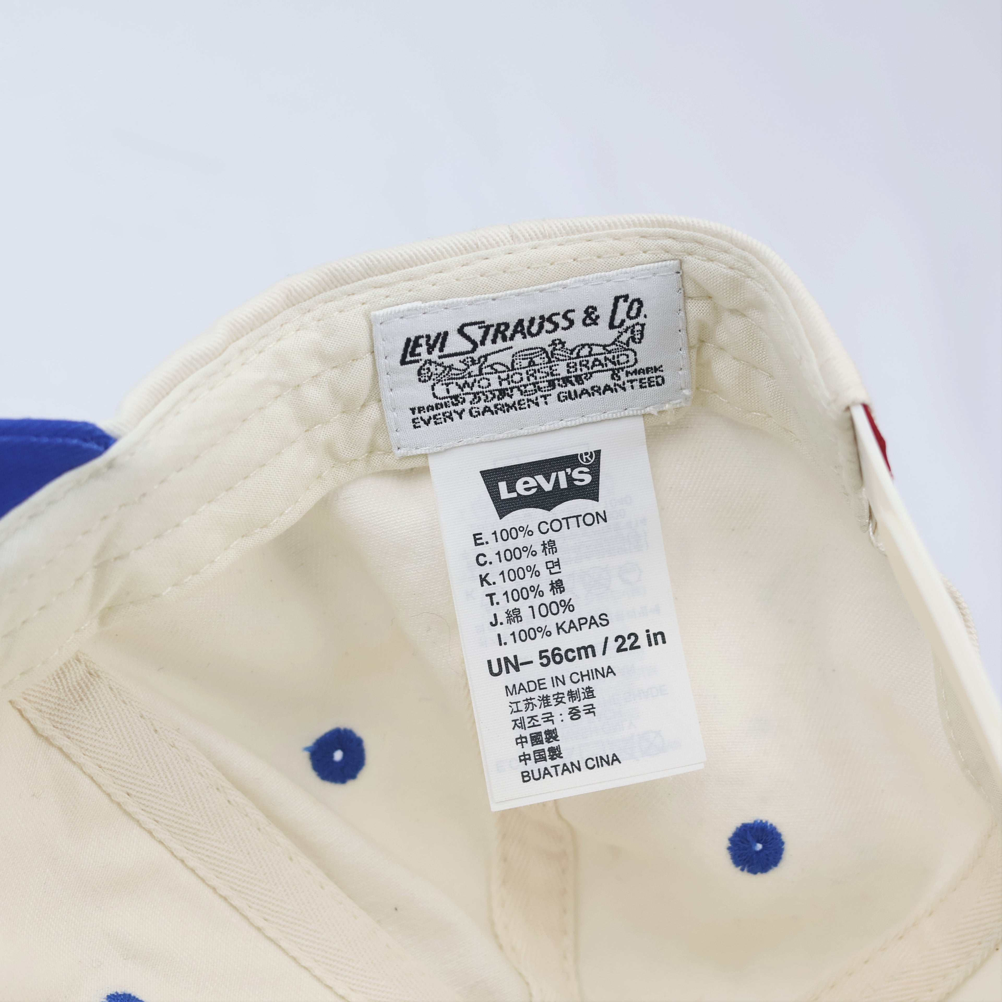 Levi's Two-Tone Baseball Thrifted Cap – Off-White & Royal Blue