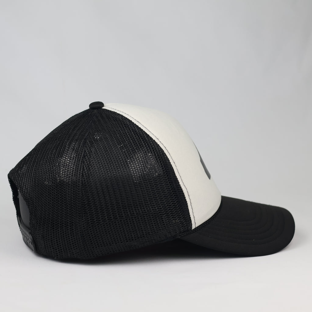Urban Surf Aesthetic Quiksilver St Barth Trucker Cap – Size 56-58cm