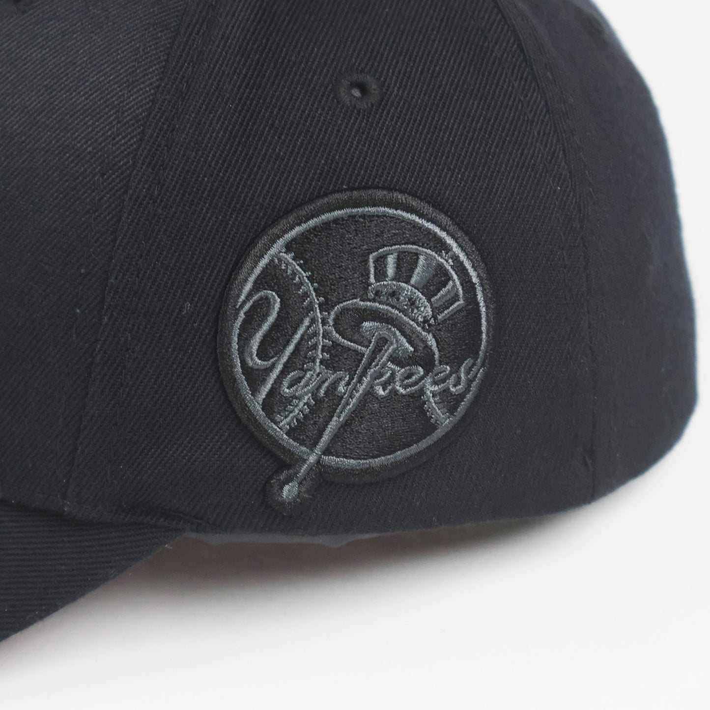 MLB New York Yankees Pink Logo Flexfit Cap (XS-S)