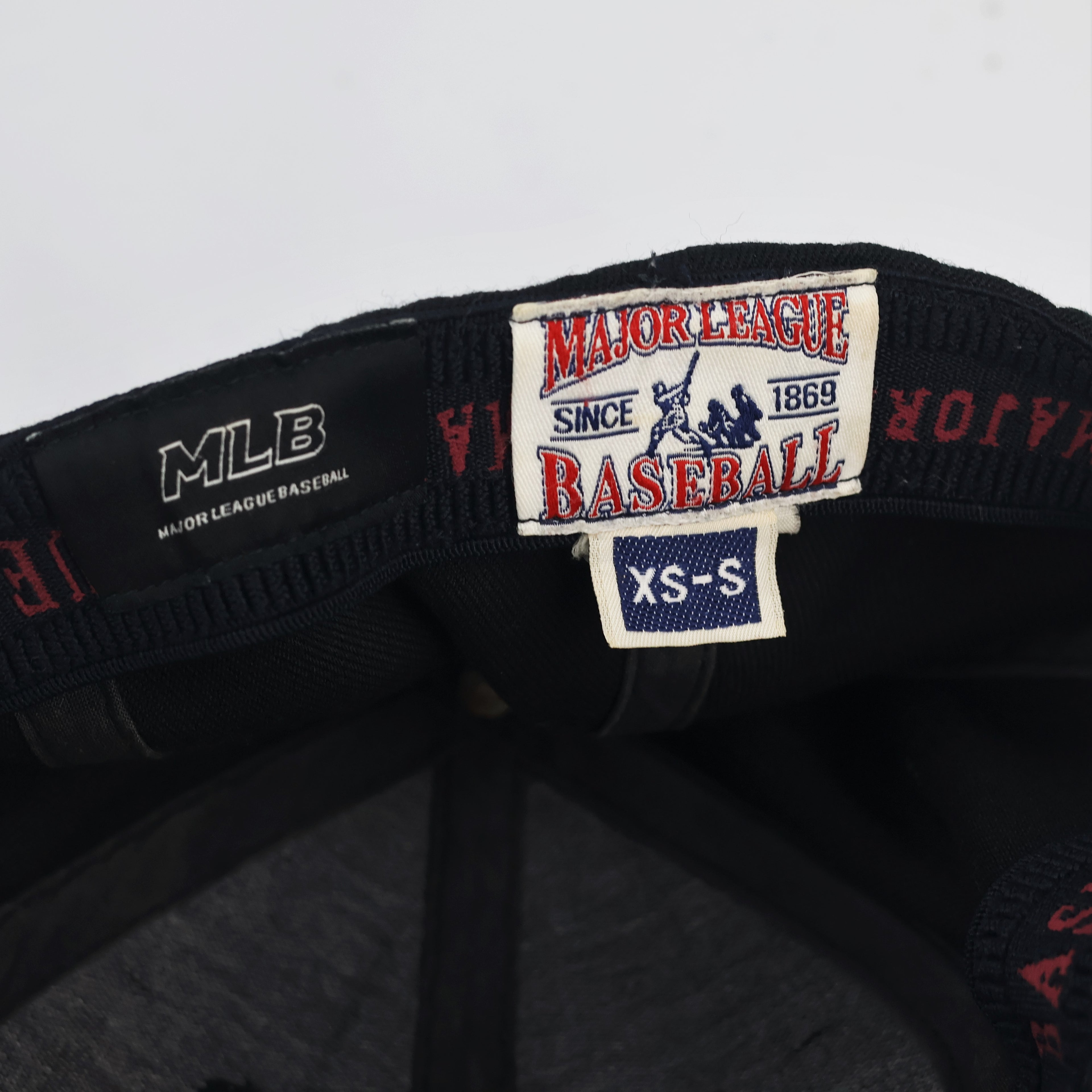 Official MLB New York Yankees Thrifted Fitted Baseball Cap – Navy & Red Two-Tone