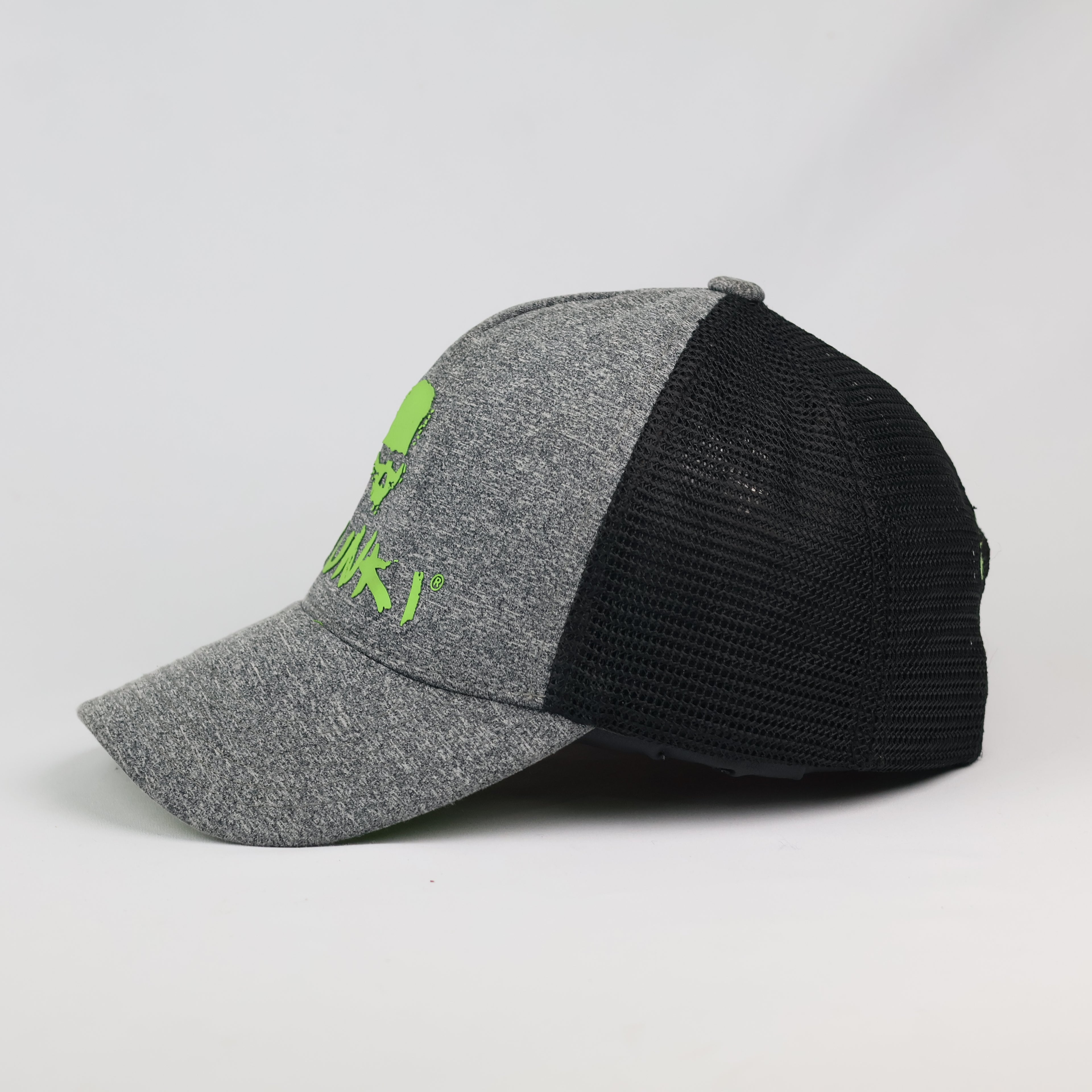 Gunki Streetwear Skull Graphic Mesh Trucker Hat