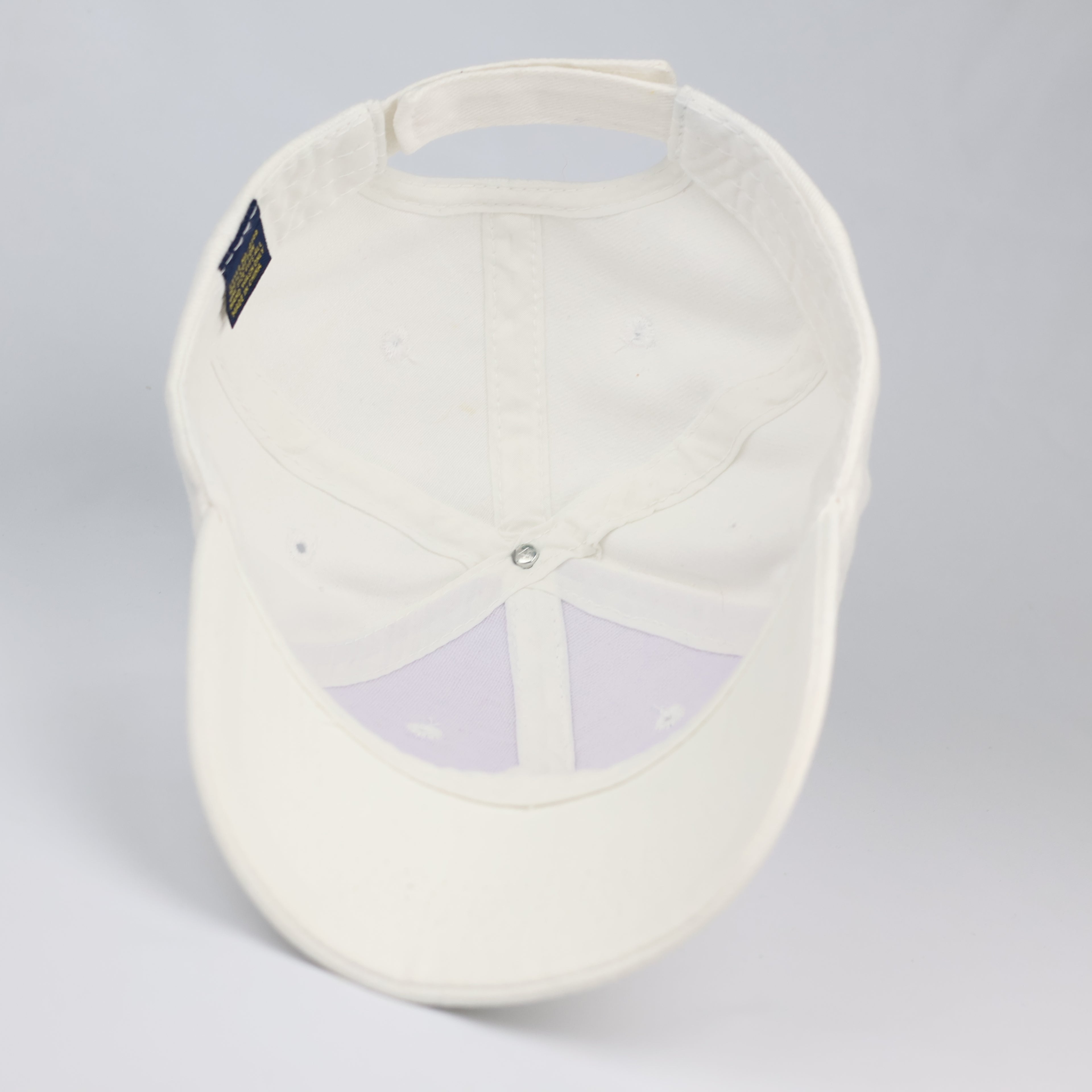 Minimalist Embroidered Golfer Scene Cream Baseball Cap