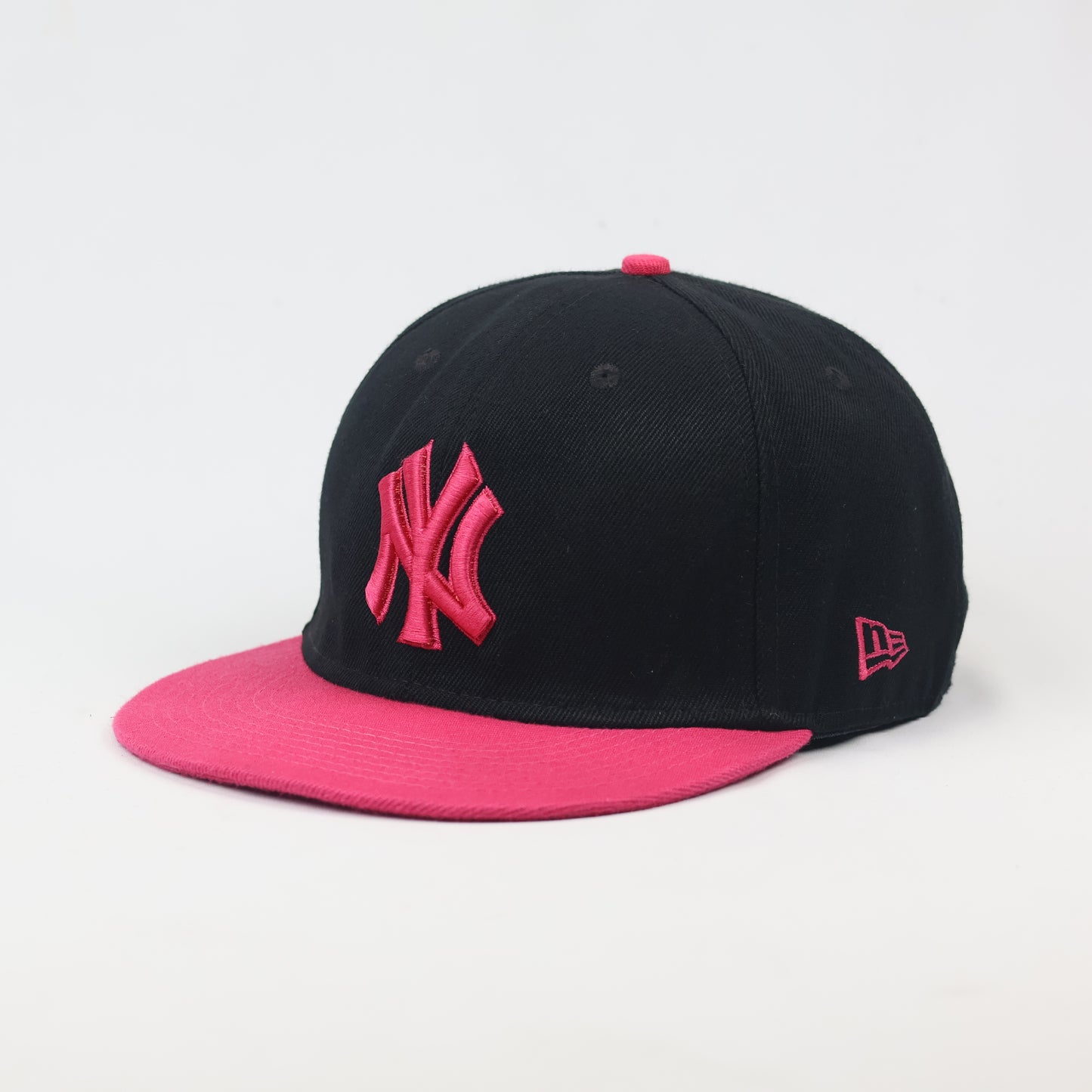 New York Yankees New Era 59FIFTY Fitted Replica Hat – Black & Pink