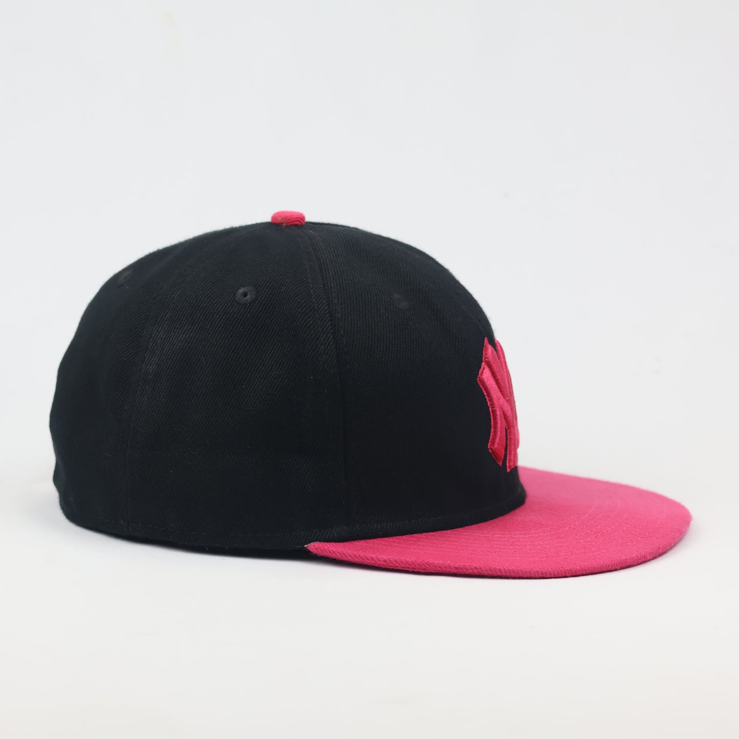 New York Yankees New Era 59FIFTY Fitted Replica Hat – Black & Pink