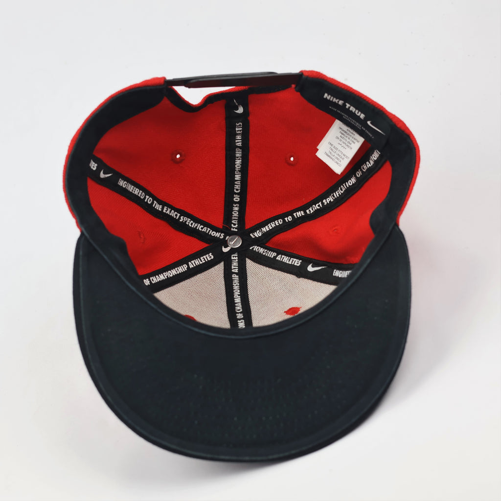 Classic Nike Embroidered Logo Thrifted Hat – Red Snapback