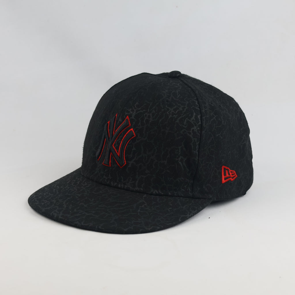 thrifted New Era 59FIFTY Black & Red NY Yankees fitted Cap (59-60cm) | 10390