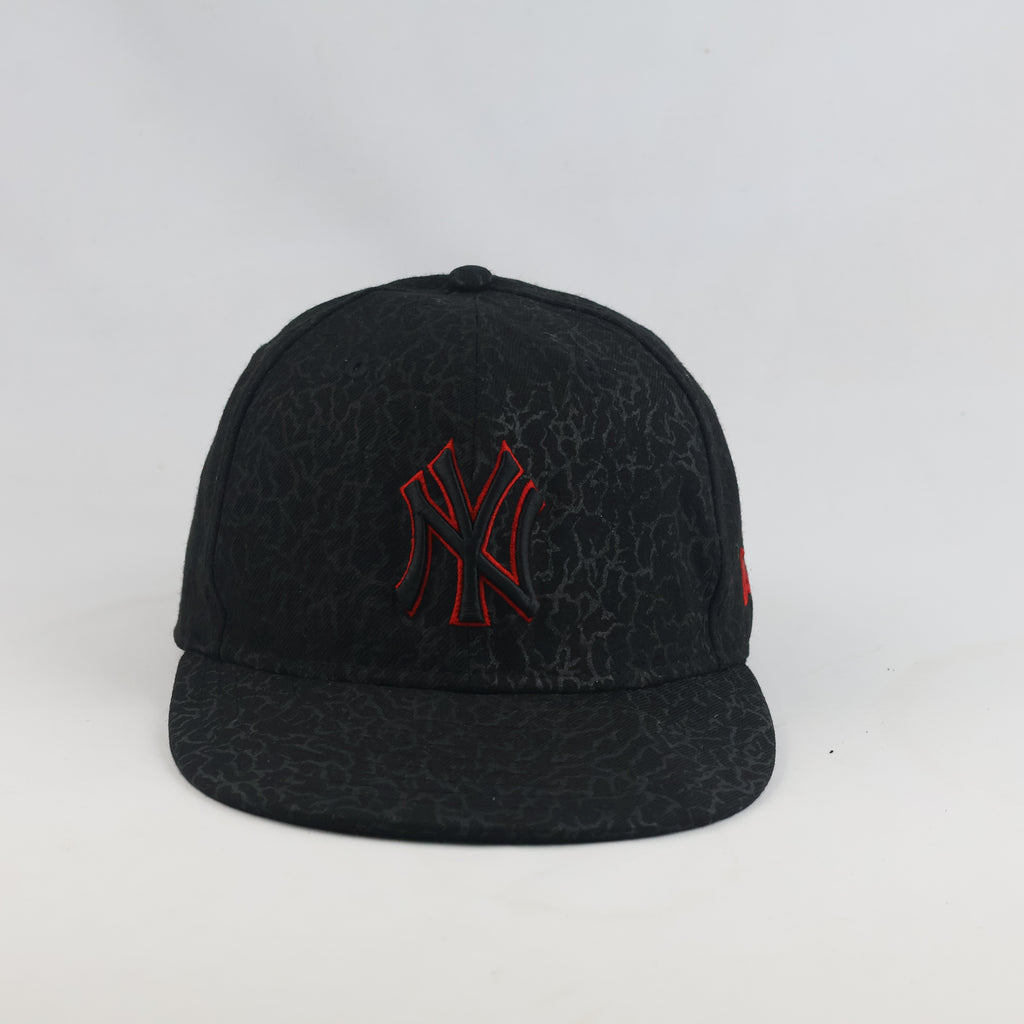 thrifted New Era 59FIFTY Black & Red NY Yankees fitted Cap (59-60cm) | 10390