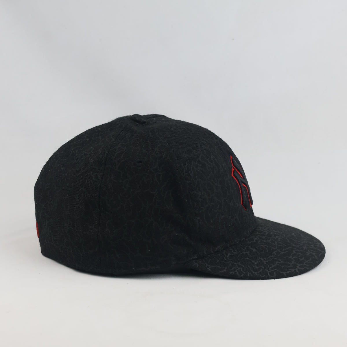 thrifted New Era 59FIFTY Black & Red NY Yankees fitted Cap (59-60cm) | 10390