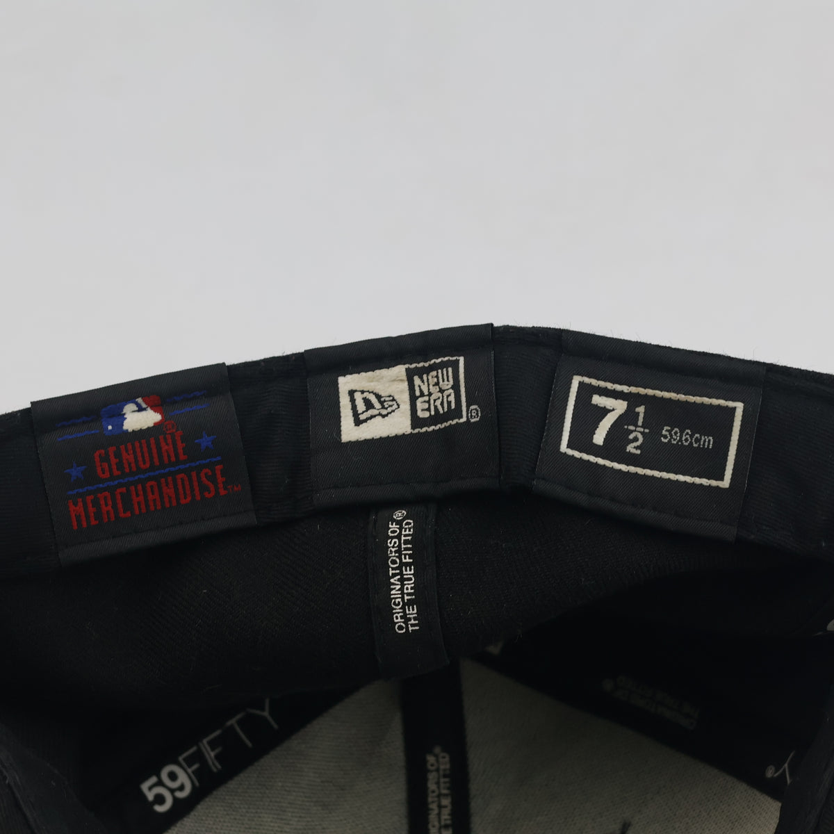 thrifted New Era 59FIFTY Black & Red NY Yankees fitted Cap (59-60cm) | 10390