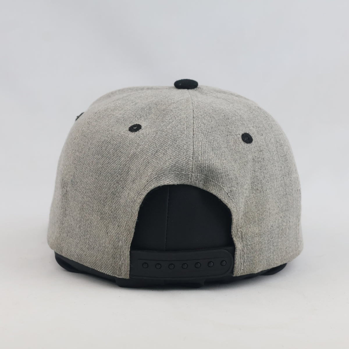 thrifted Two-Tone Heather Grey Skull Music Snapback (58-60cm) | 10378