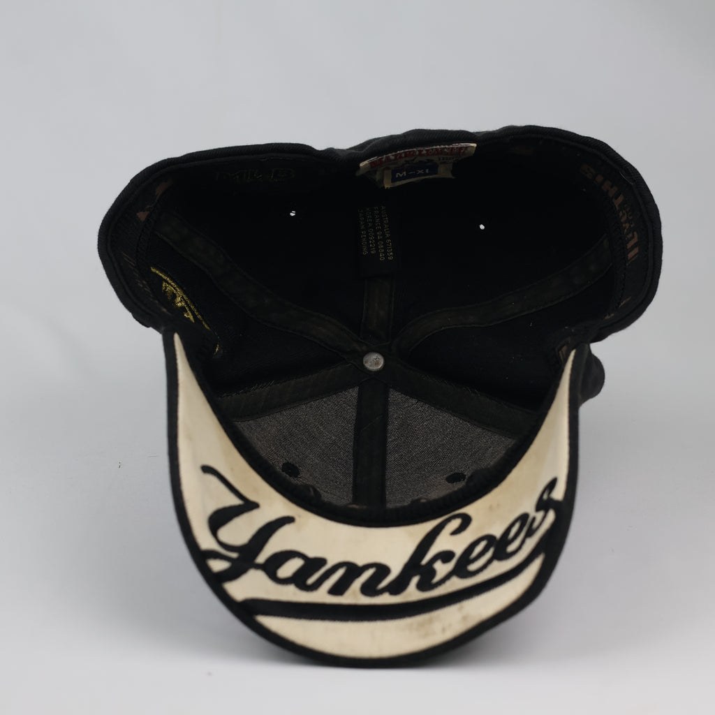 Thrifted MLB New York Yankees Black Fitted Cap - Size M-XL (60-62 cm)
