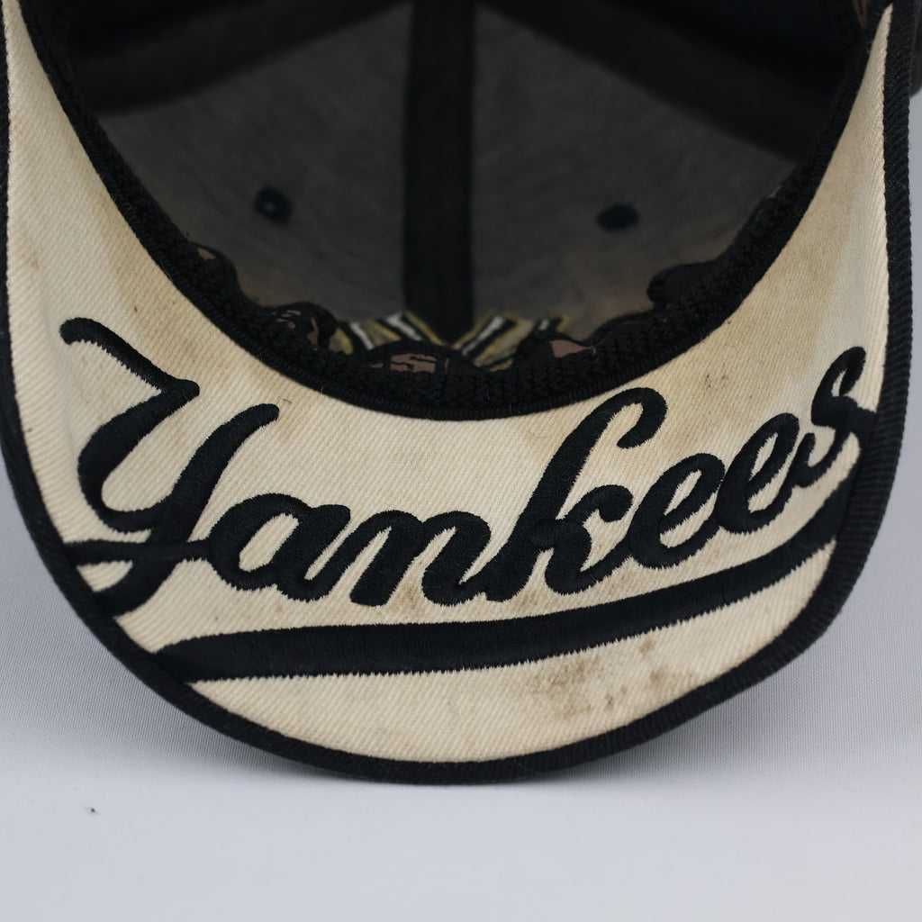 Thrifted MLB New York Yankees Black Fitted Cap - Size M-XL (60-62 cm)