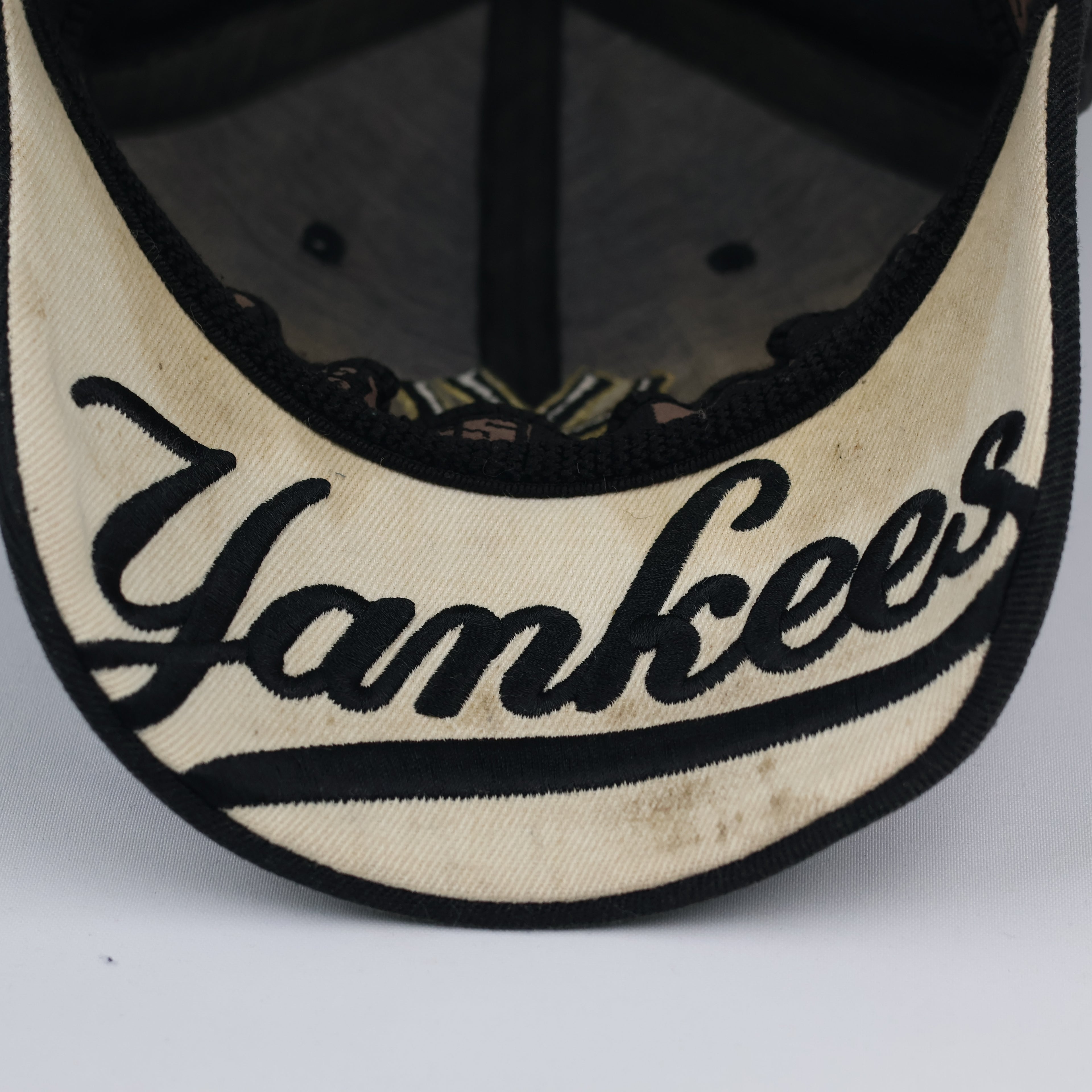 Thrifted MLB New York Yankees Black Fitted Cap - Size M-XL (60-62 cm)