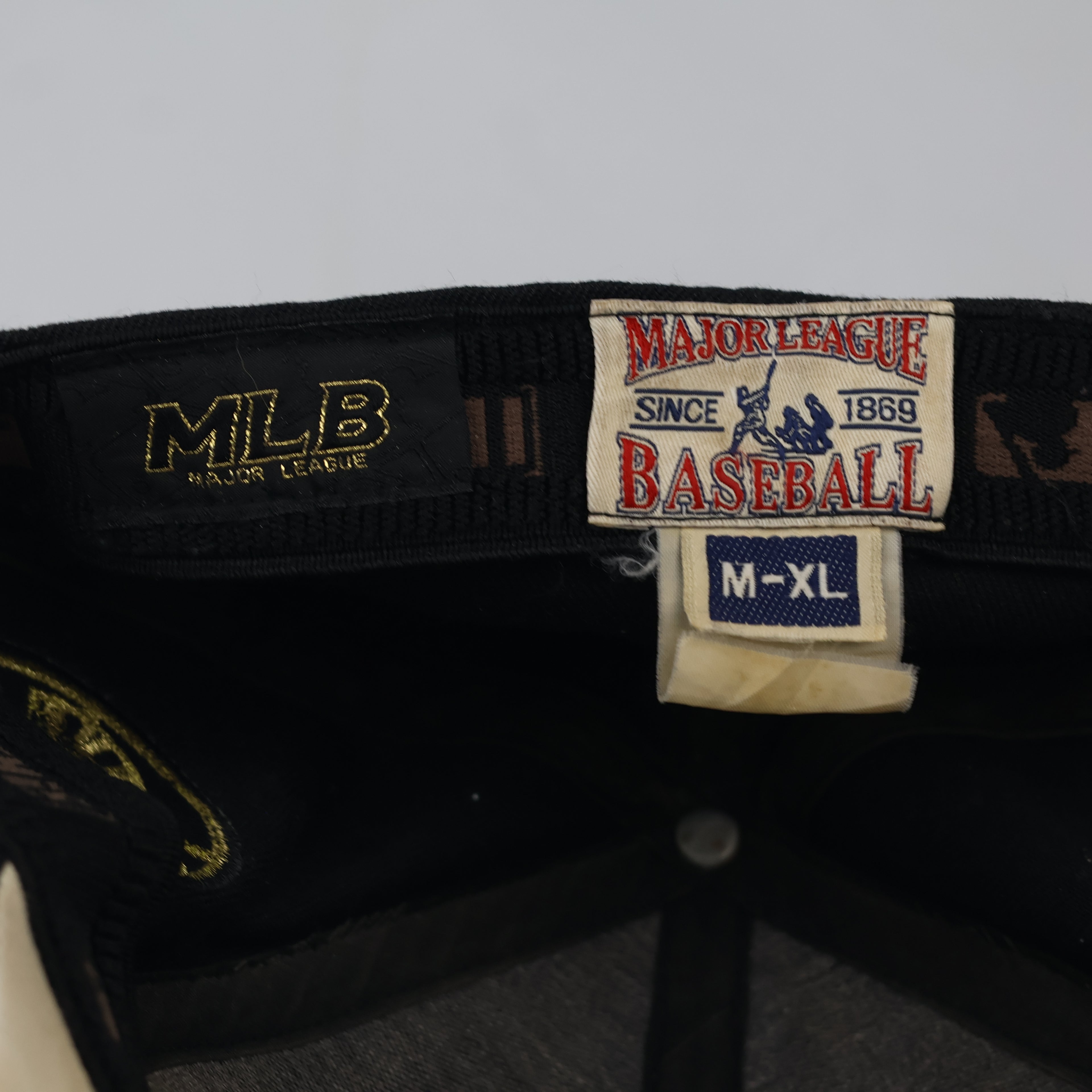 Thrifted MLB New York Yankees Black Fitted Cap - Size M-XL (60-62 cm)
